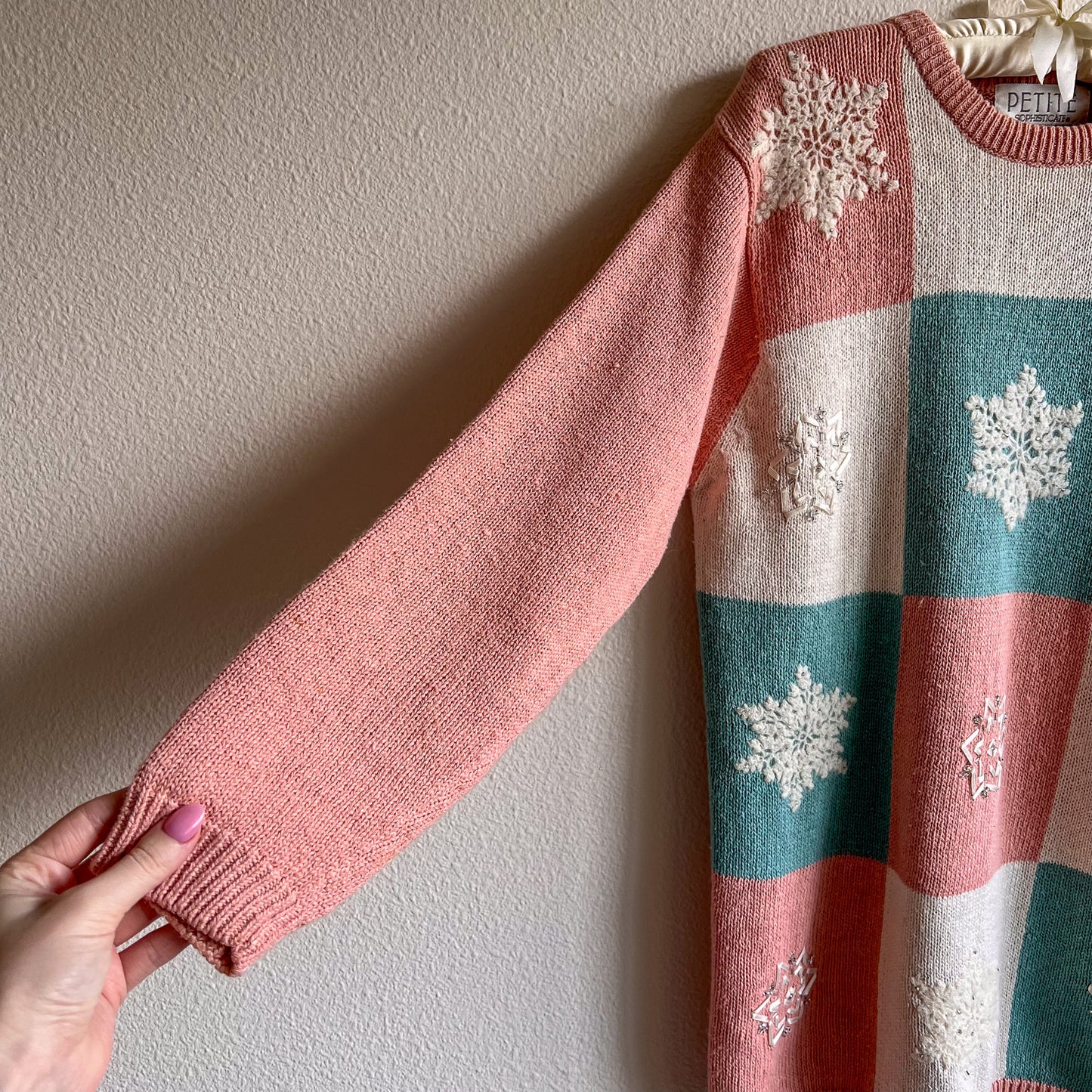 1980s Pink and White Snowflake Sweater (S/M)