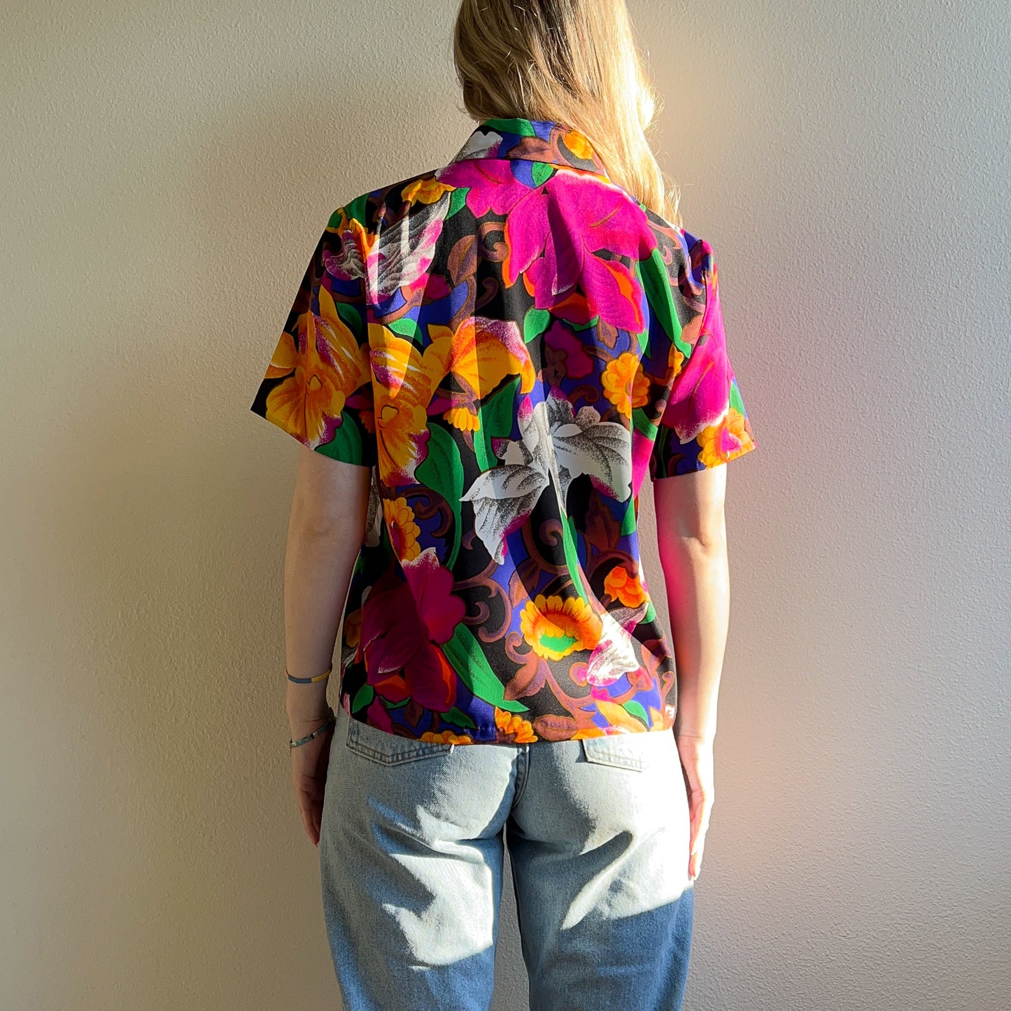 Vibrant 1980s Floral Short Sleeve Blouse (M/L)