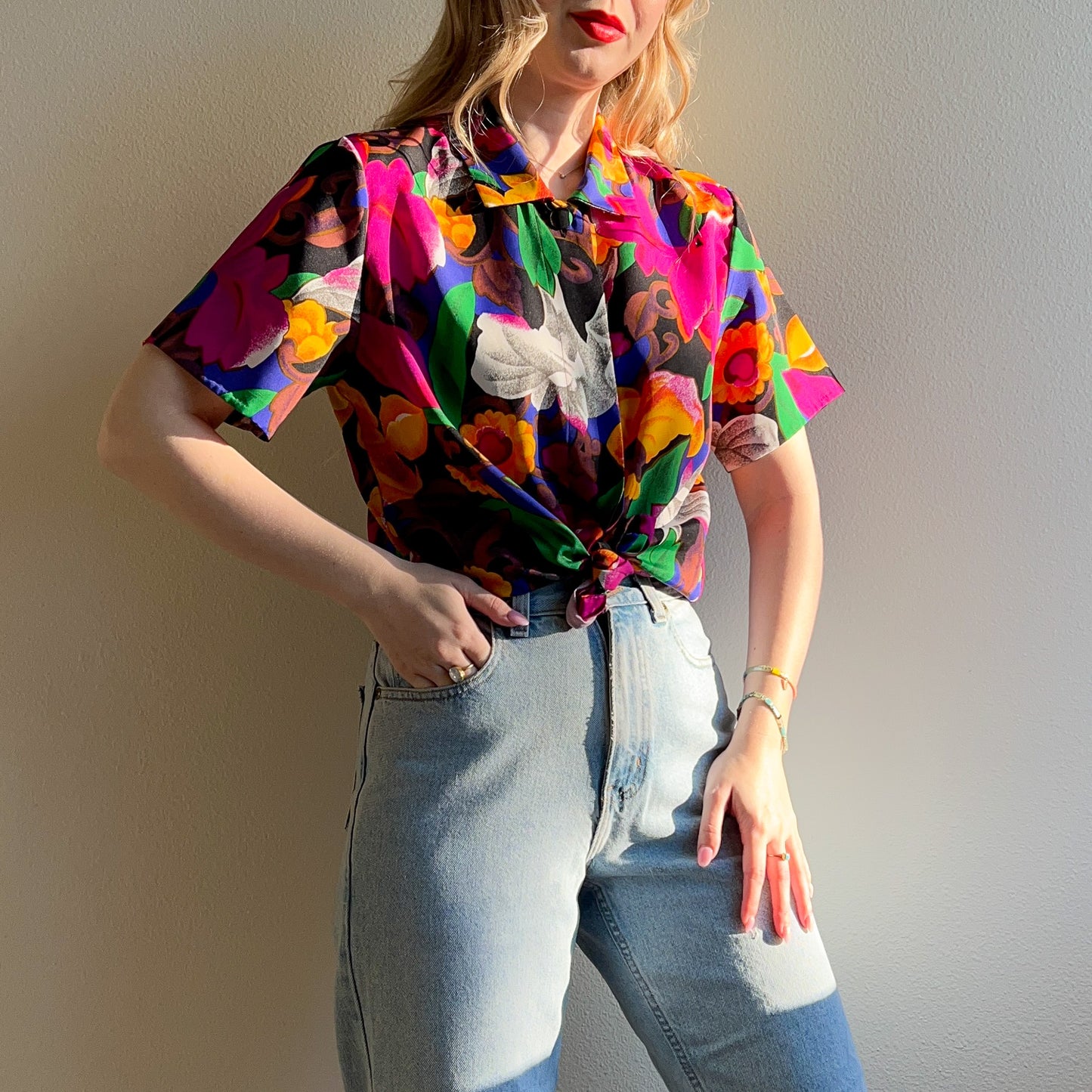 Vibrant 1980s Floral Short Sleeve Blouse (M/L)