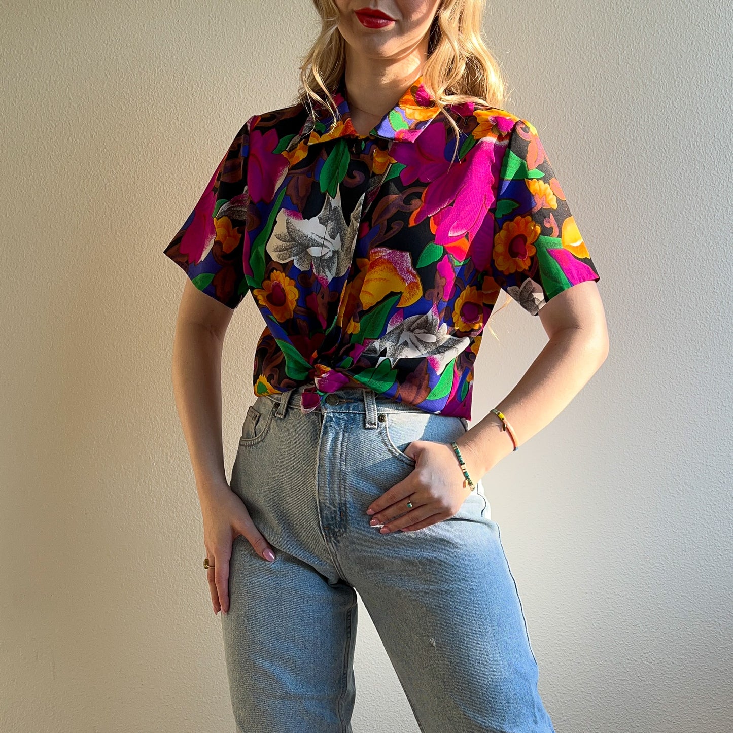 Vibrant 1980s Floral Short Sleeve Blouse (M/L)