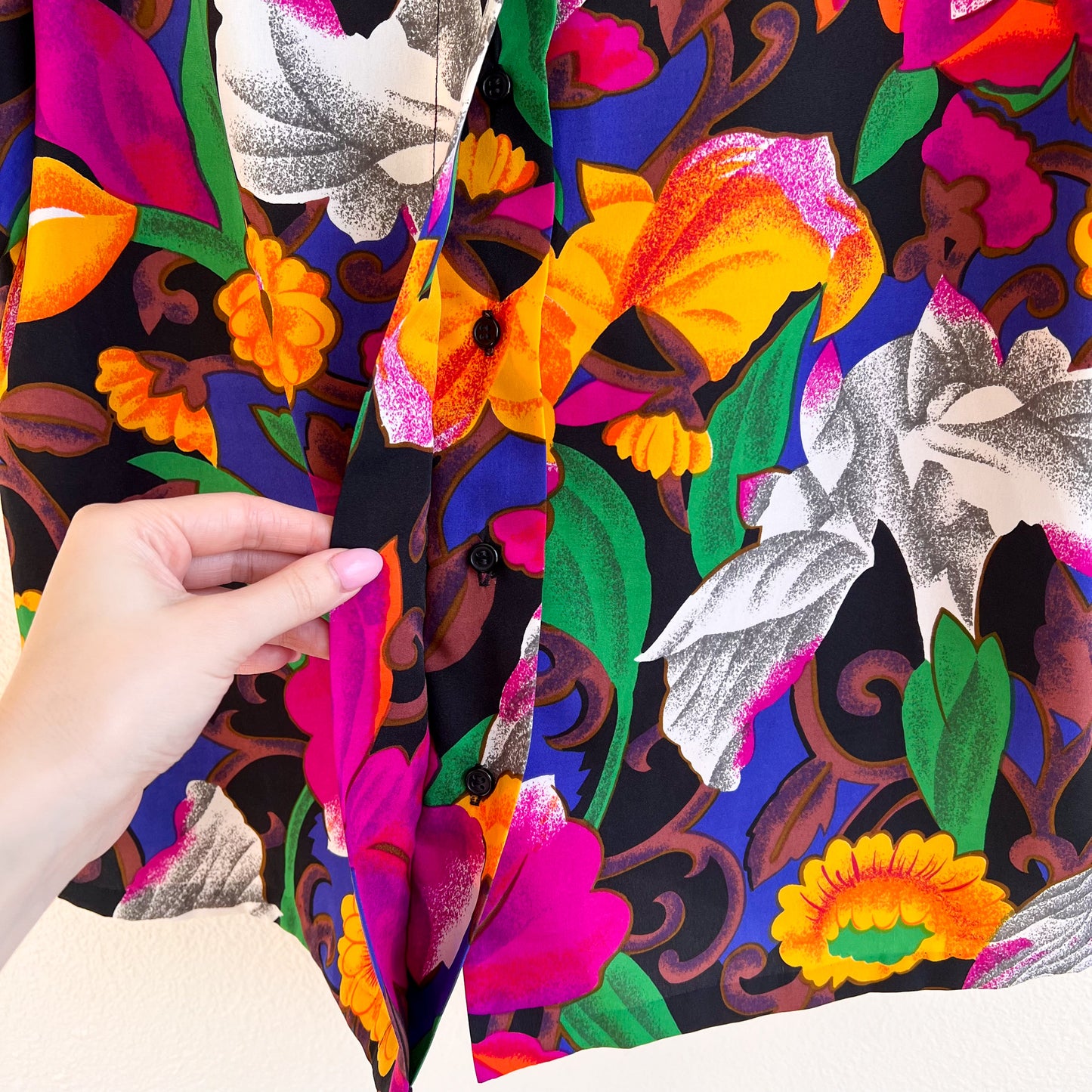 Vibrant 1980s Floral Short Sleeve Blouse (M/L)