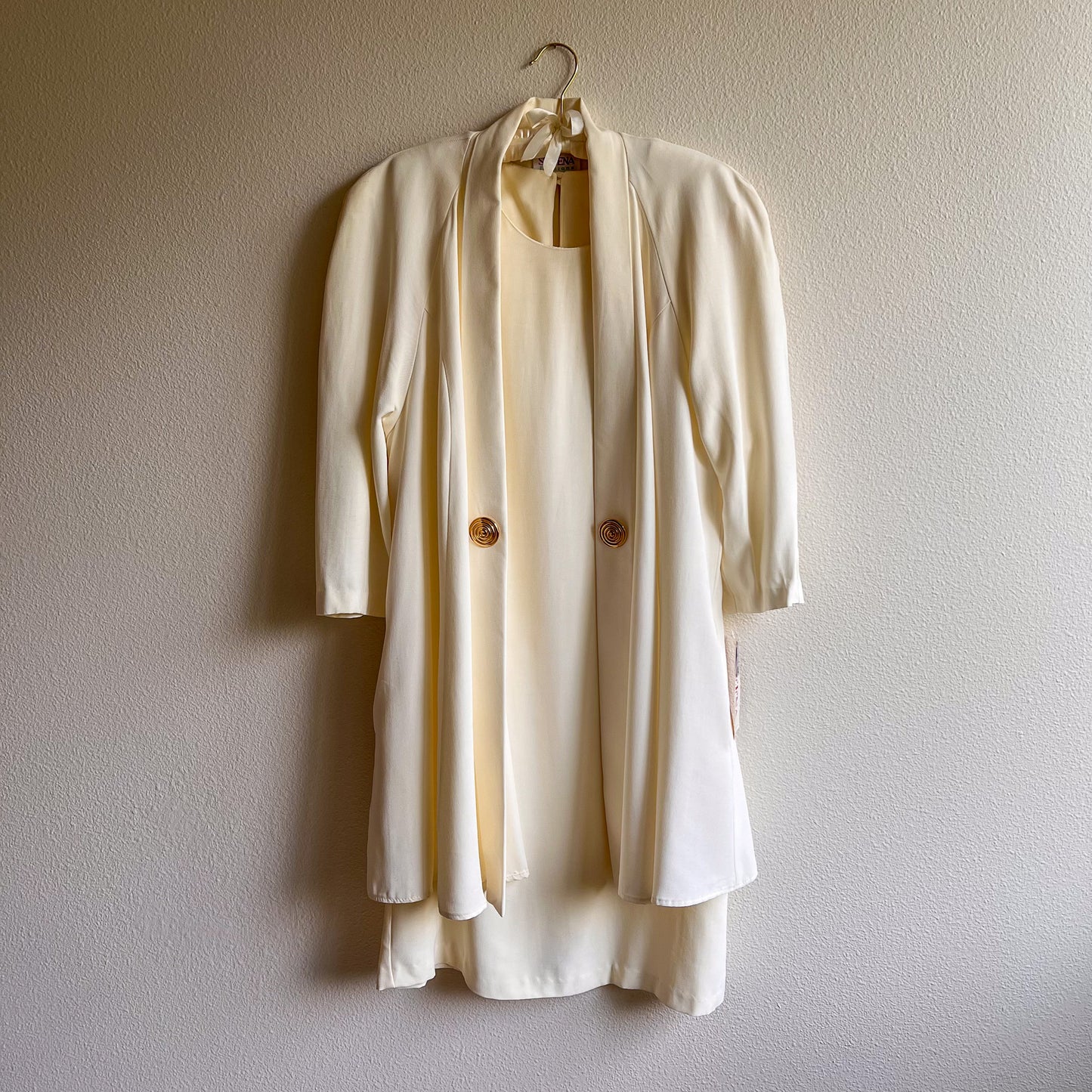 1980s White Dress and Jacket Set With Gold Buttons (L/XL)