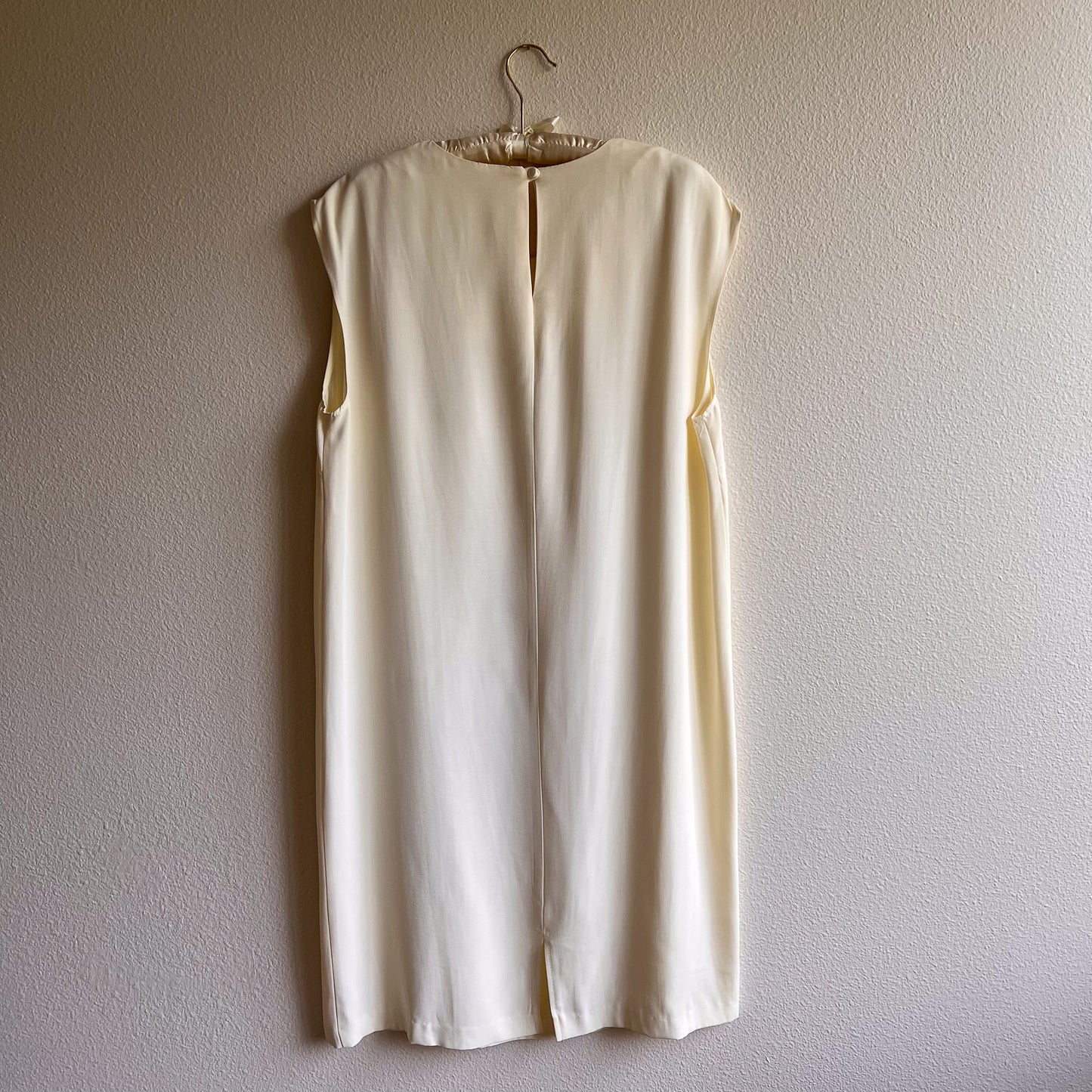 1980s White Dress and Jacket Set With Gold Buttons (L/XL)
