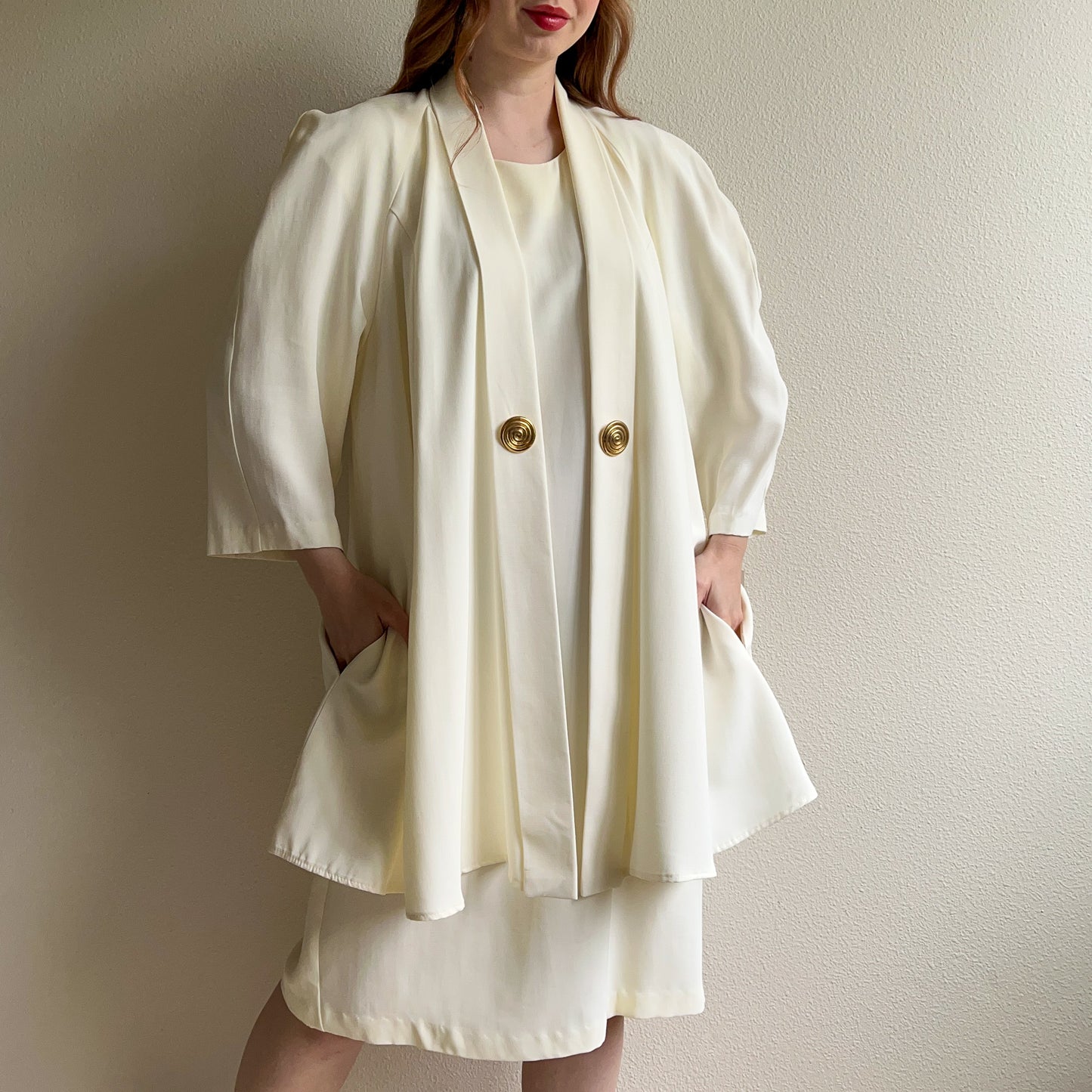 1980s White Dress and Jacket Set With Gold Buttons (L/XL)