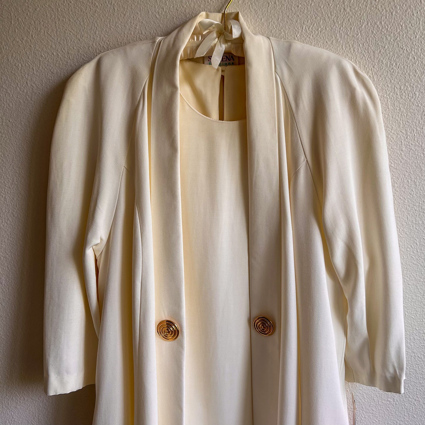1980s White Dress and Jacket Set With Gold Buttons (L/XL)