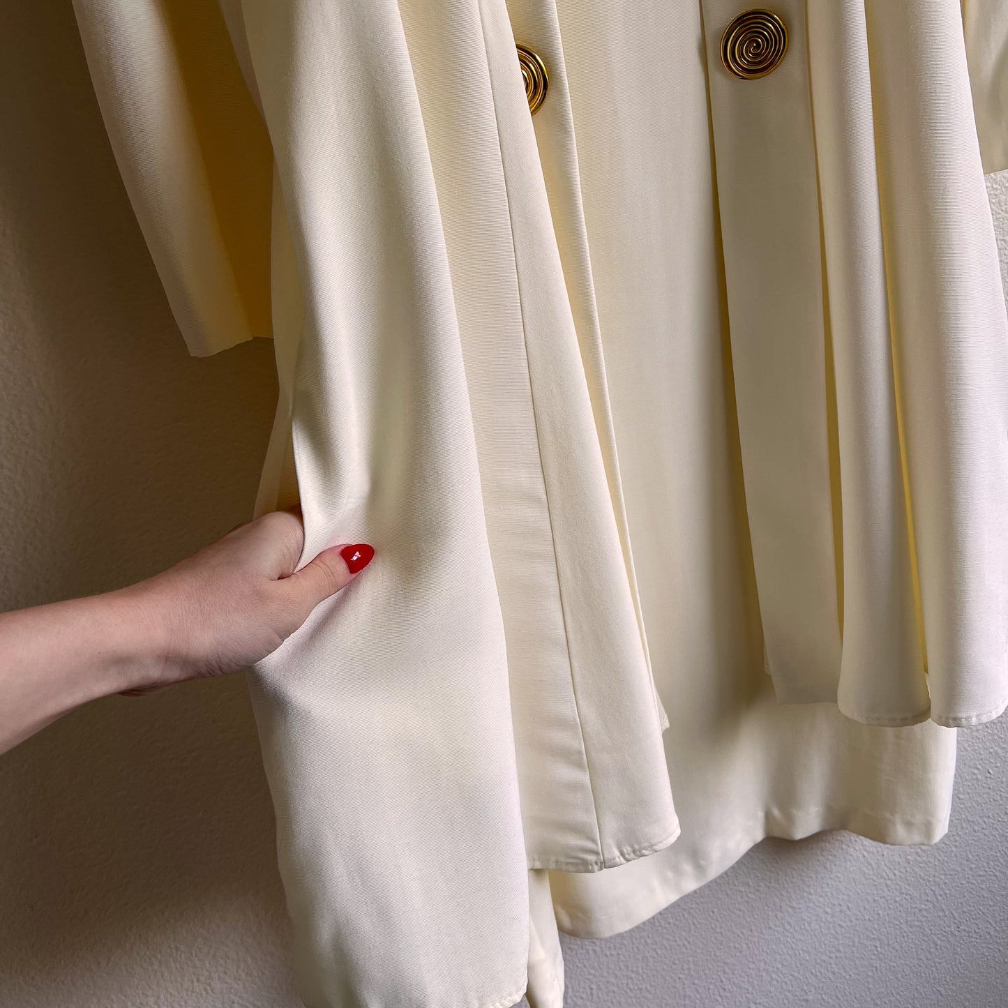 1980s White Dress and Jacket Set With Gold Buttons (L/XL)