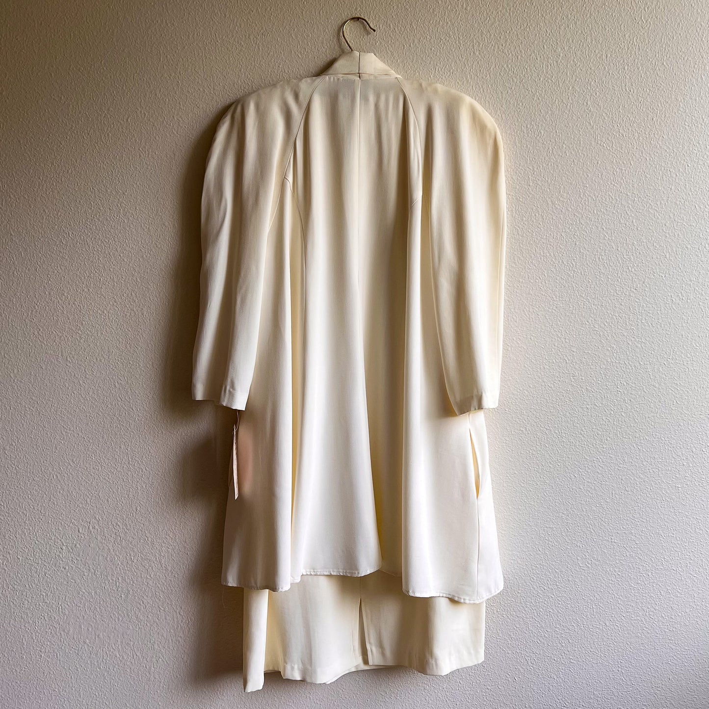 1980s White Dress and Jacket Set With Gold Buttons (L/XL)