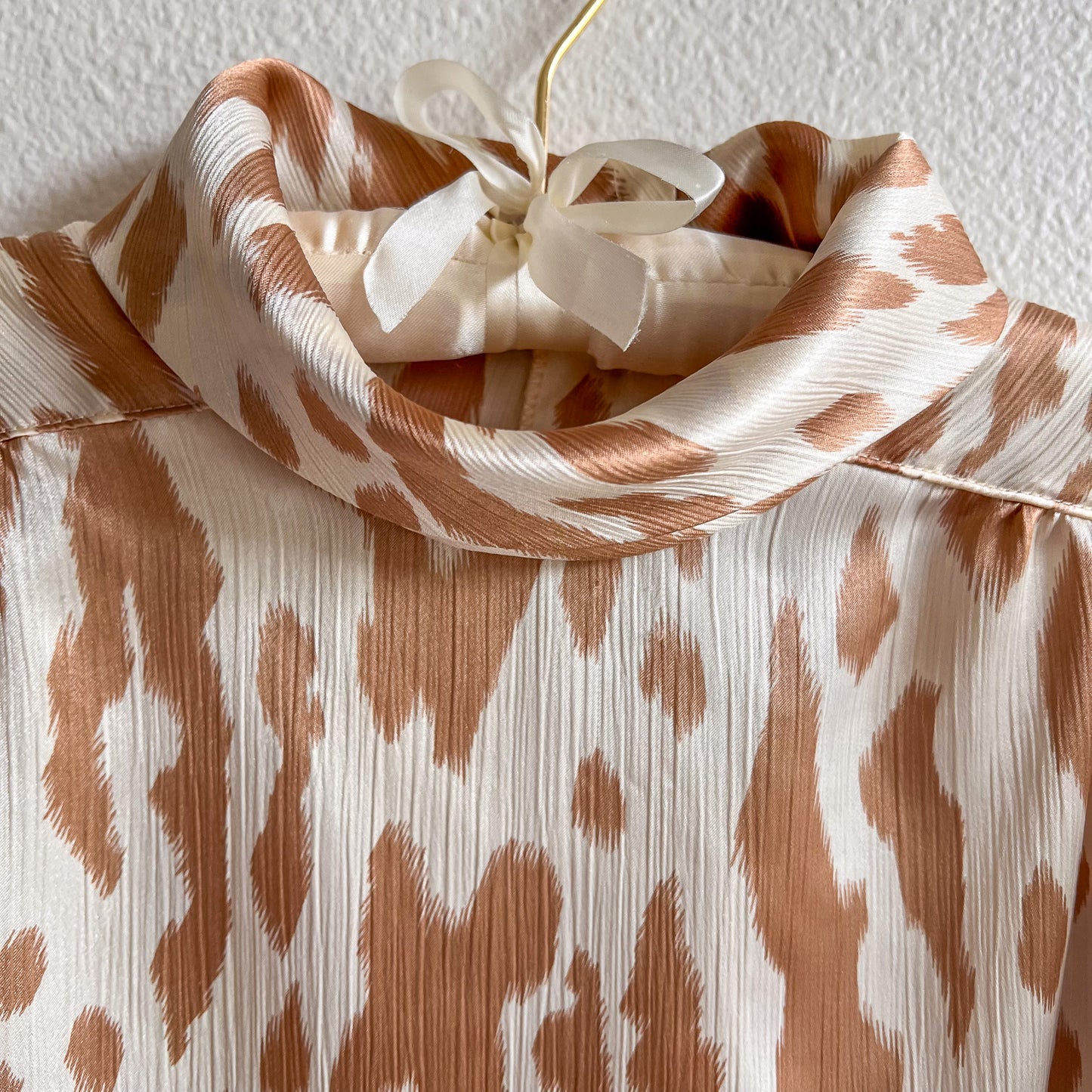 1990s Textured Blouse With Animal Print (L/XL)