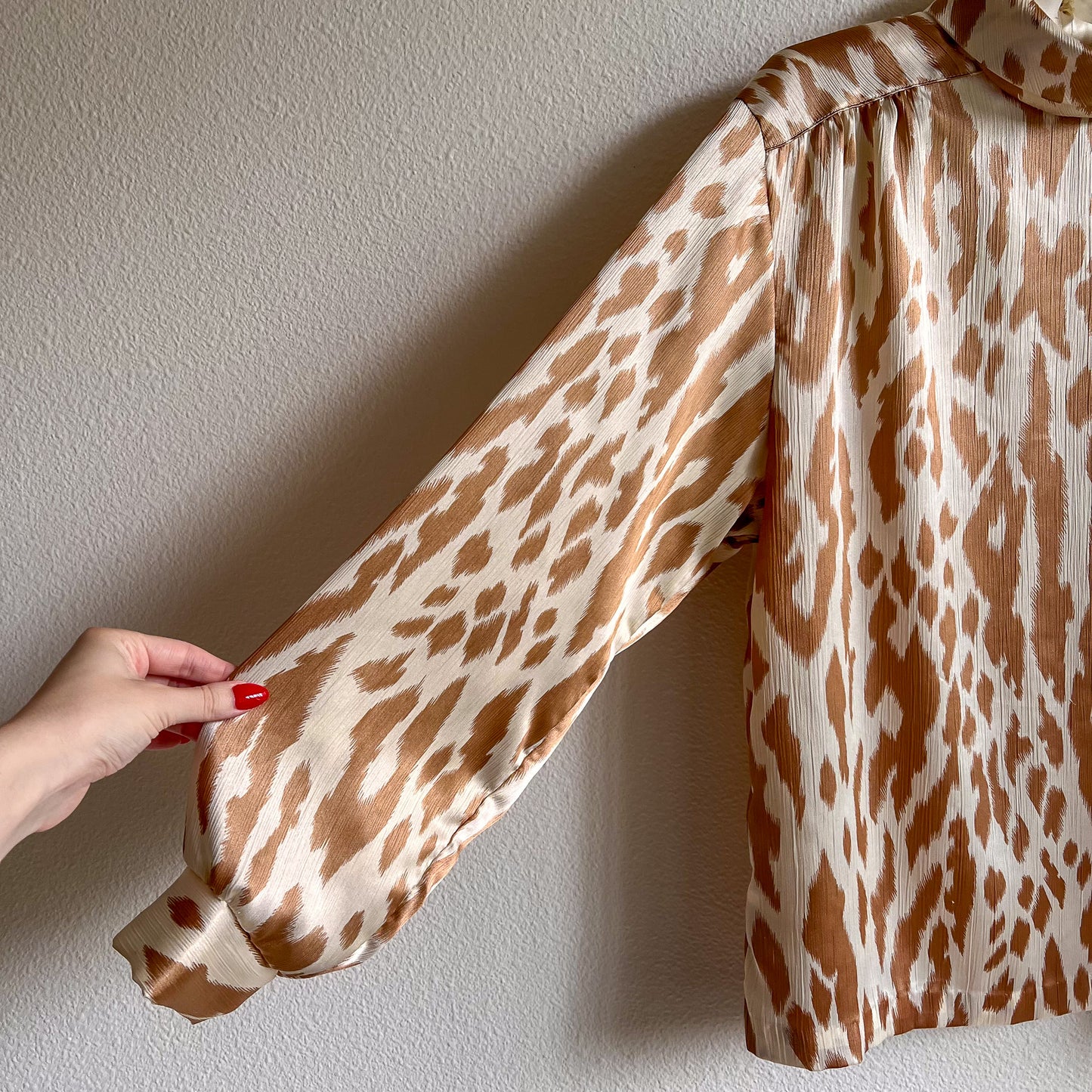 1990s Textured Blouse With Animal Print (L/XL)
