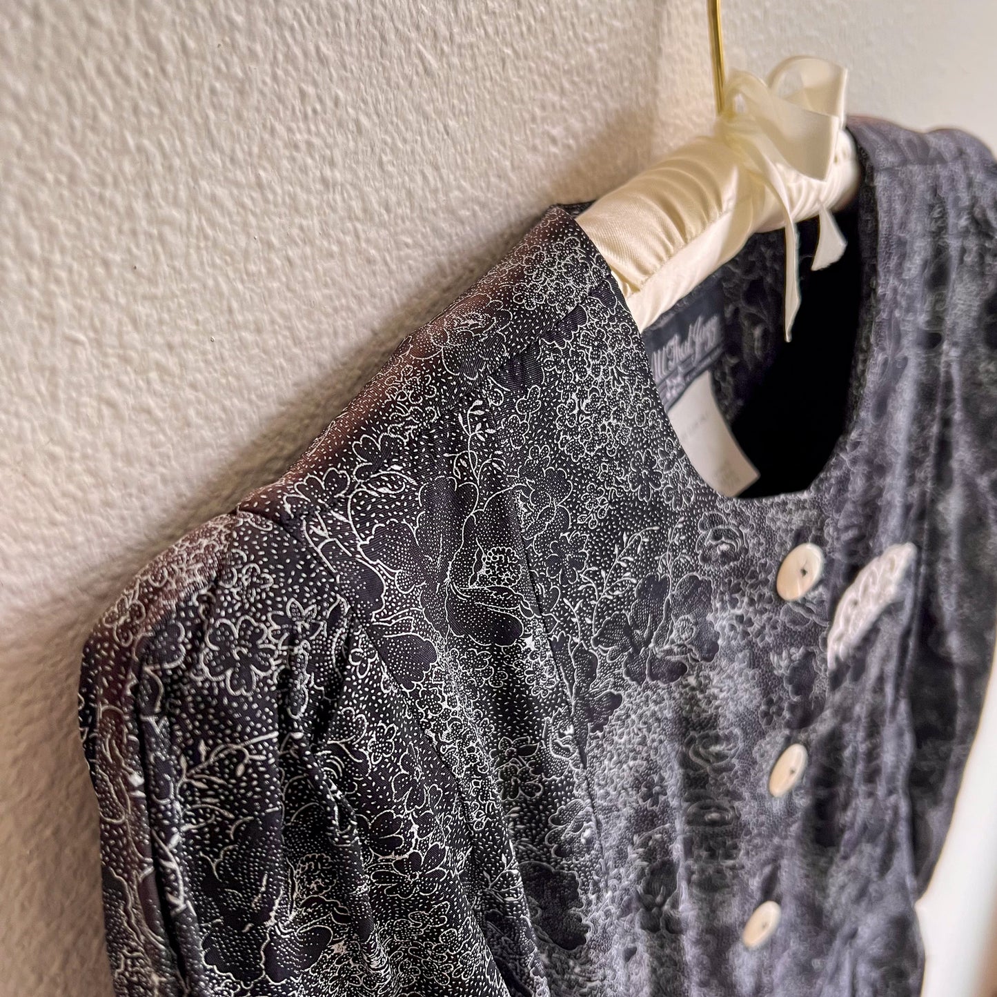 1990s Black and White Floral Buttoned Sheath Dress (M)