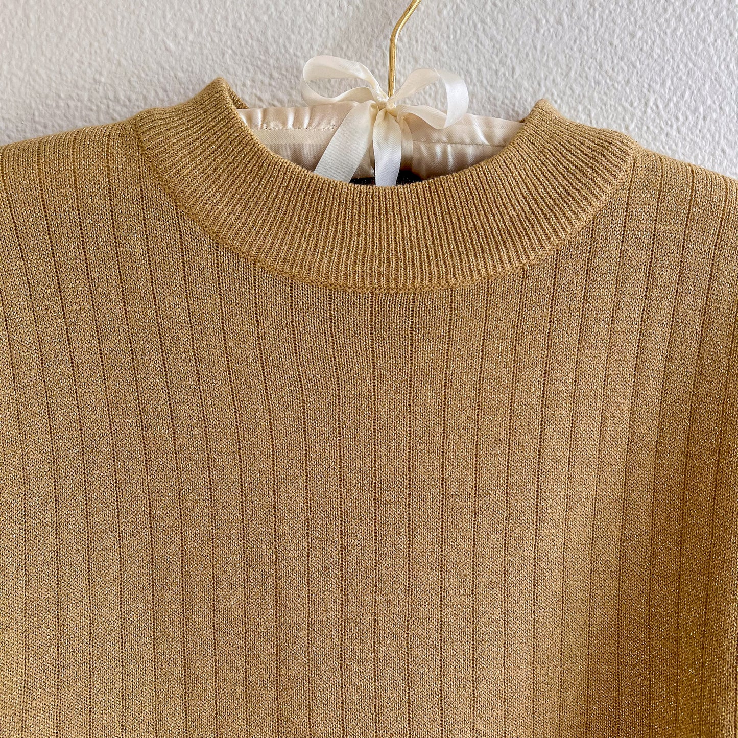 1990s Gold Rib Knit Short Sleeve Sweater (L/XL)