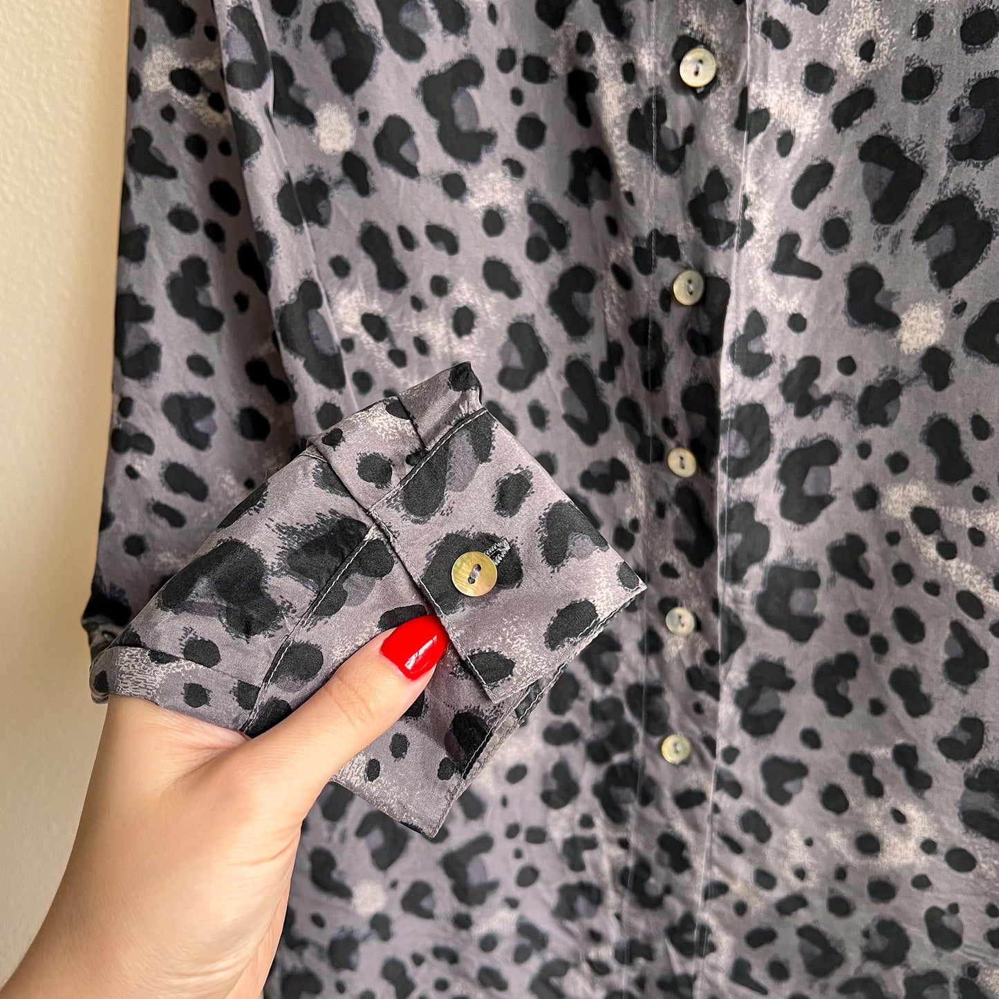 1990s Gray Leopard Print Silk Blouse (M/L)