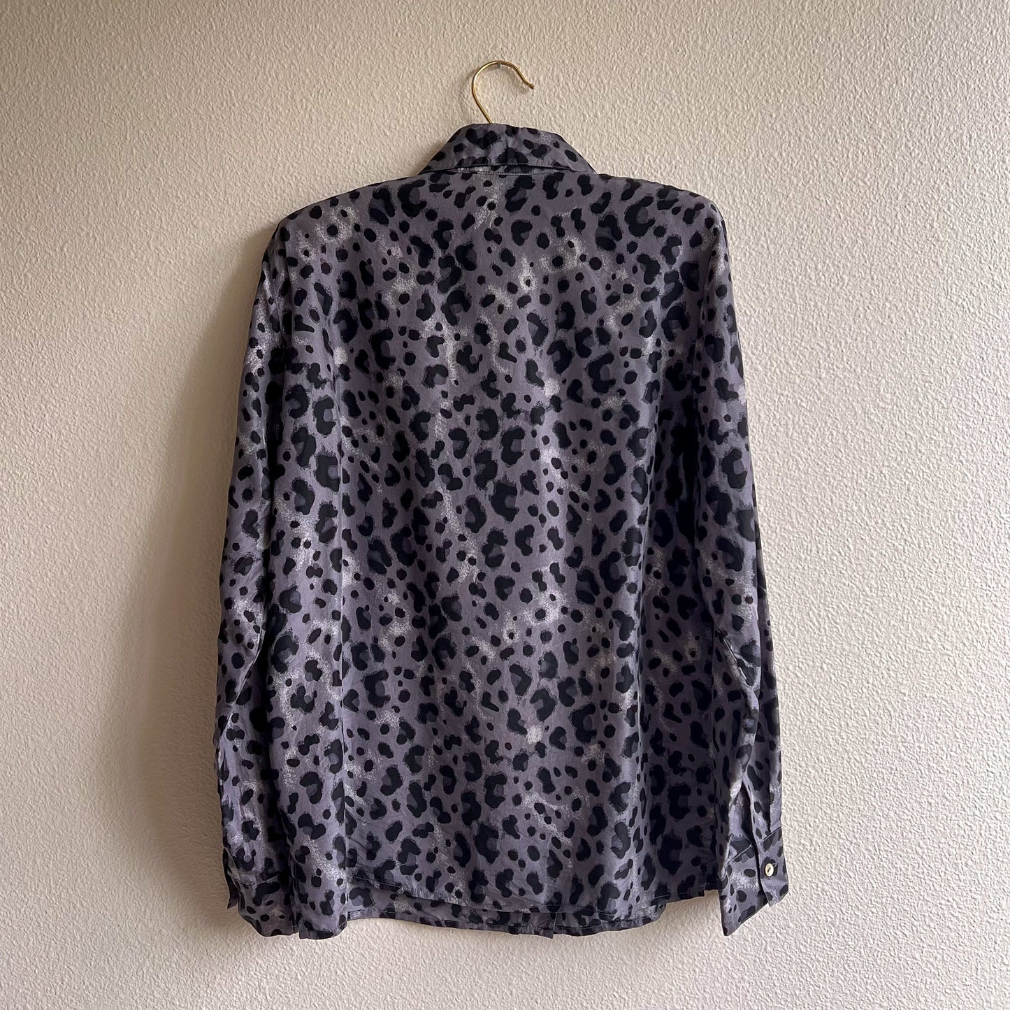 1990s Gray Leopard Print Silk Blouse (M/L)