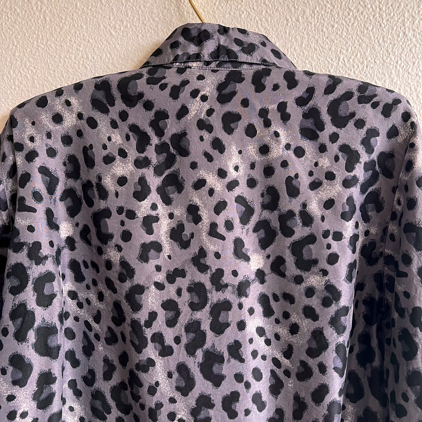 1990s Gray Leopard Print Silk Blouse (M/L)