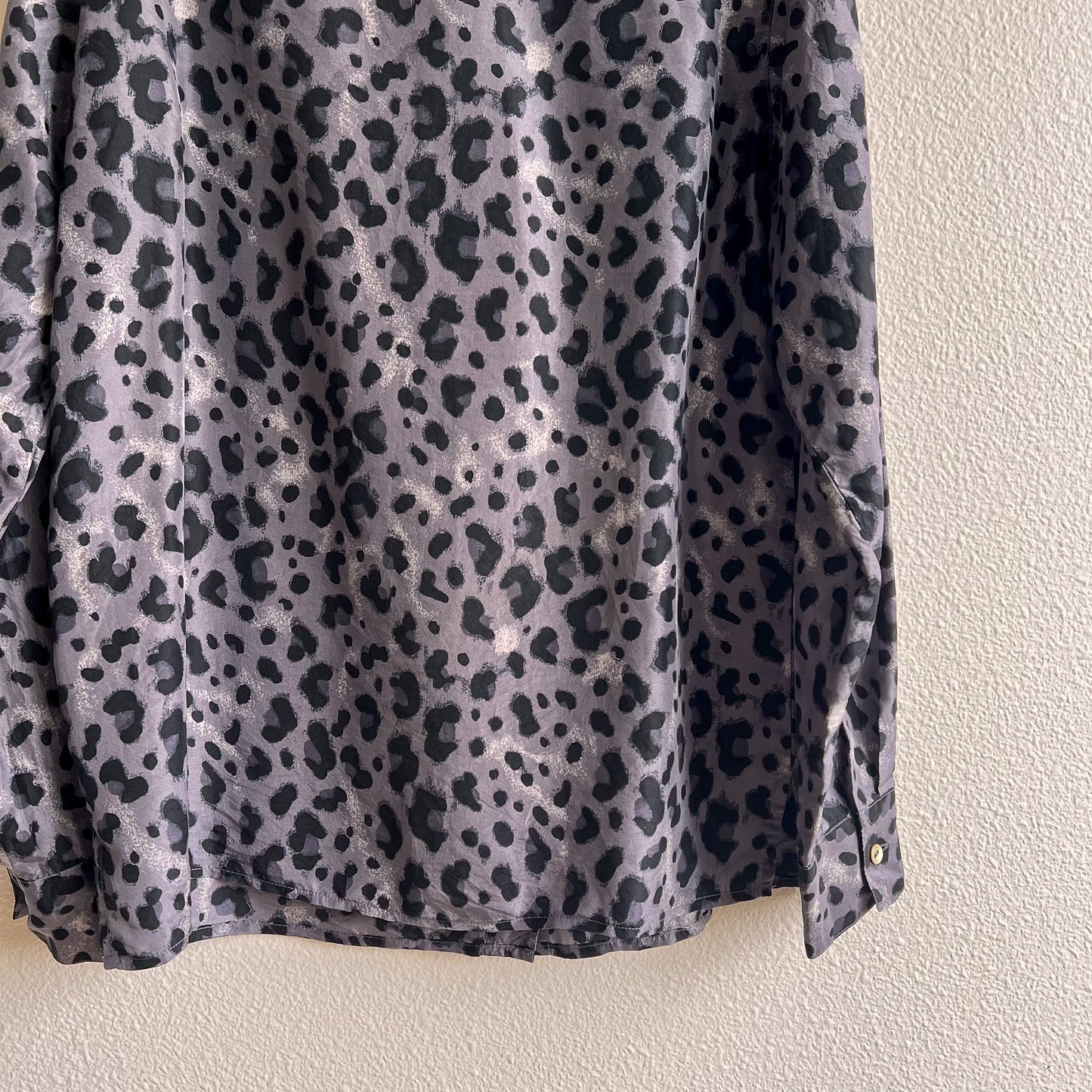 1990s Gray Leopard Print Silk Blouse (M/L)