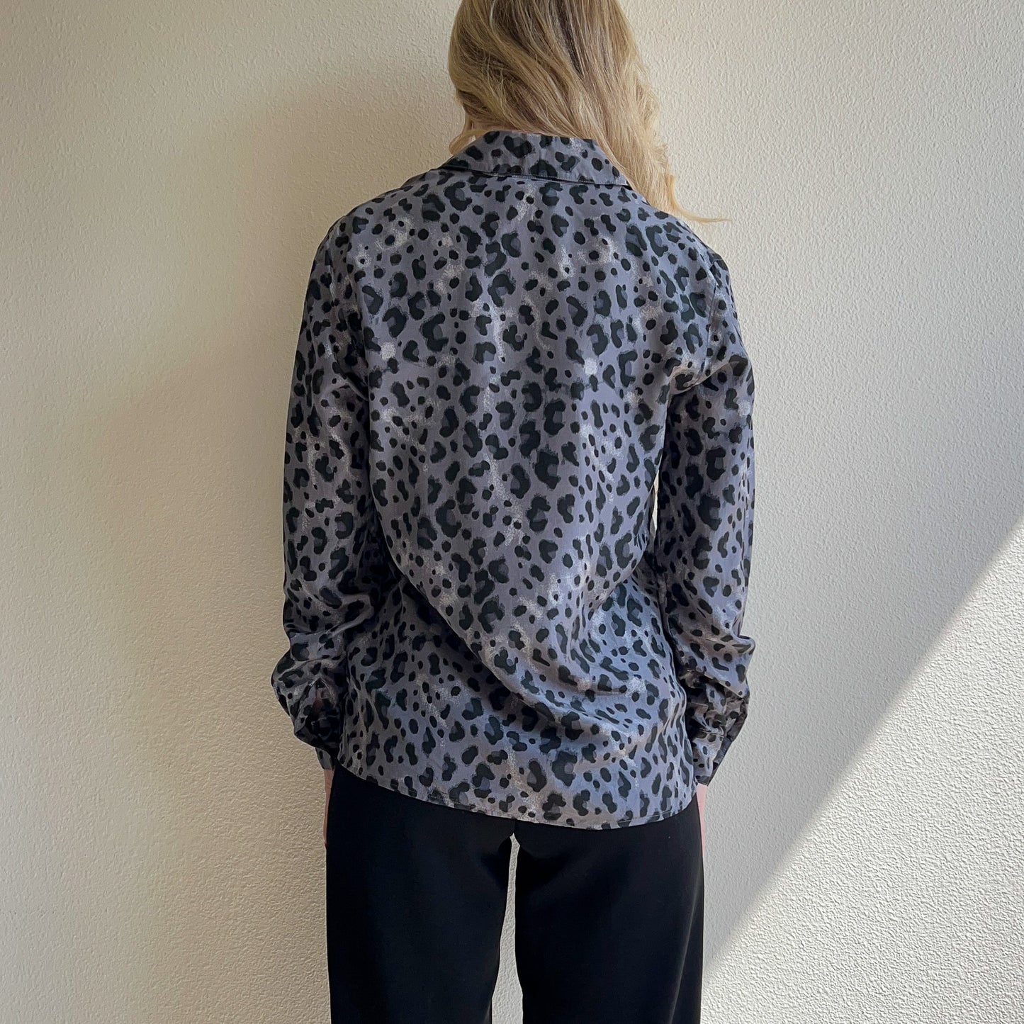1990s Gray Leopard Print Silk Blouse (M/L)
