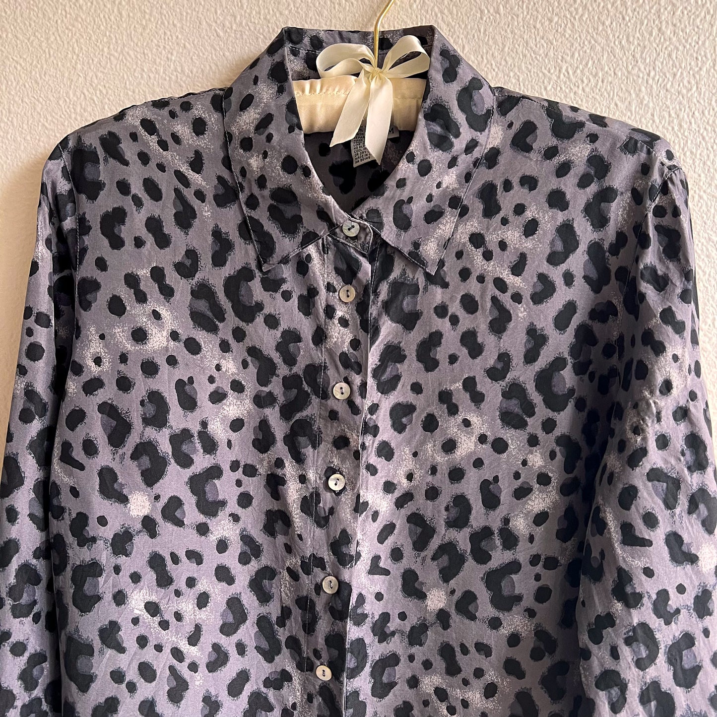1990s Gray Leopard Print Silk Blouse (M/L)