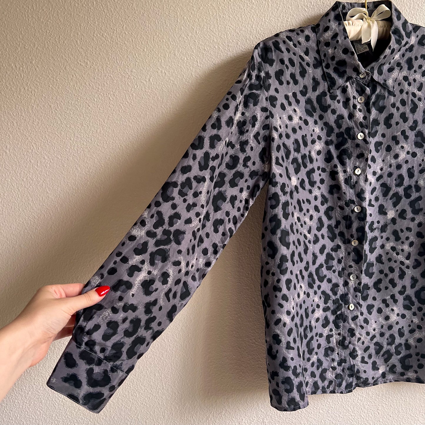 1990s Gray Leopard Print Silk Blouse (M/L)