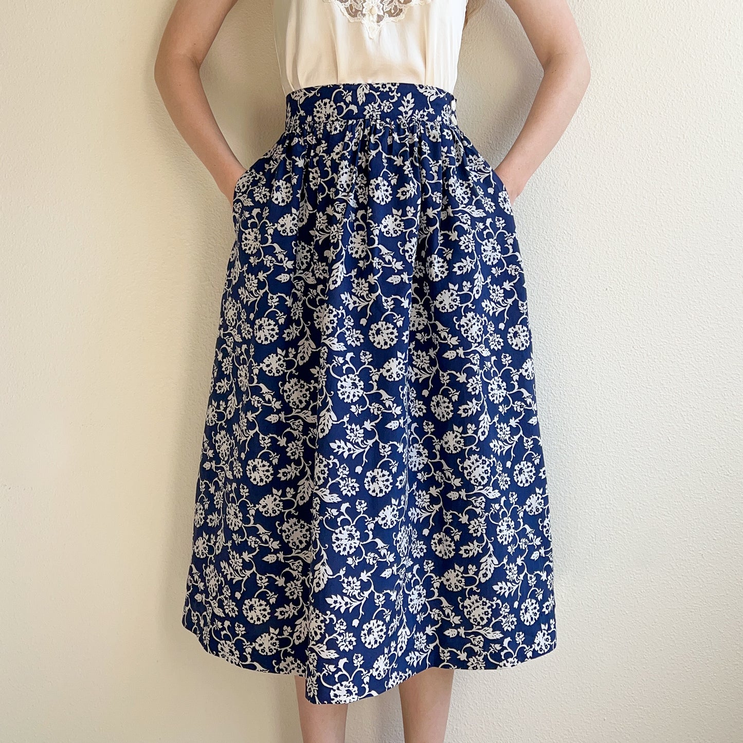 1990s Navy Floral Skirt With Pockets (XS/S)