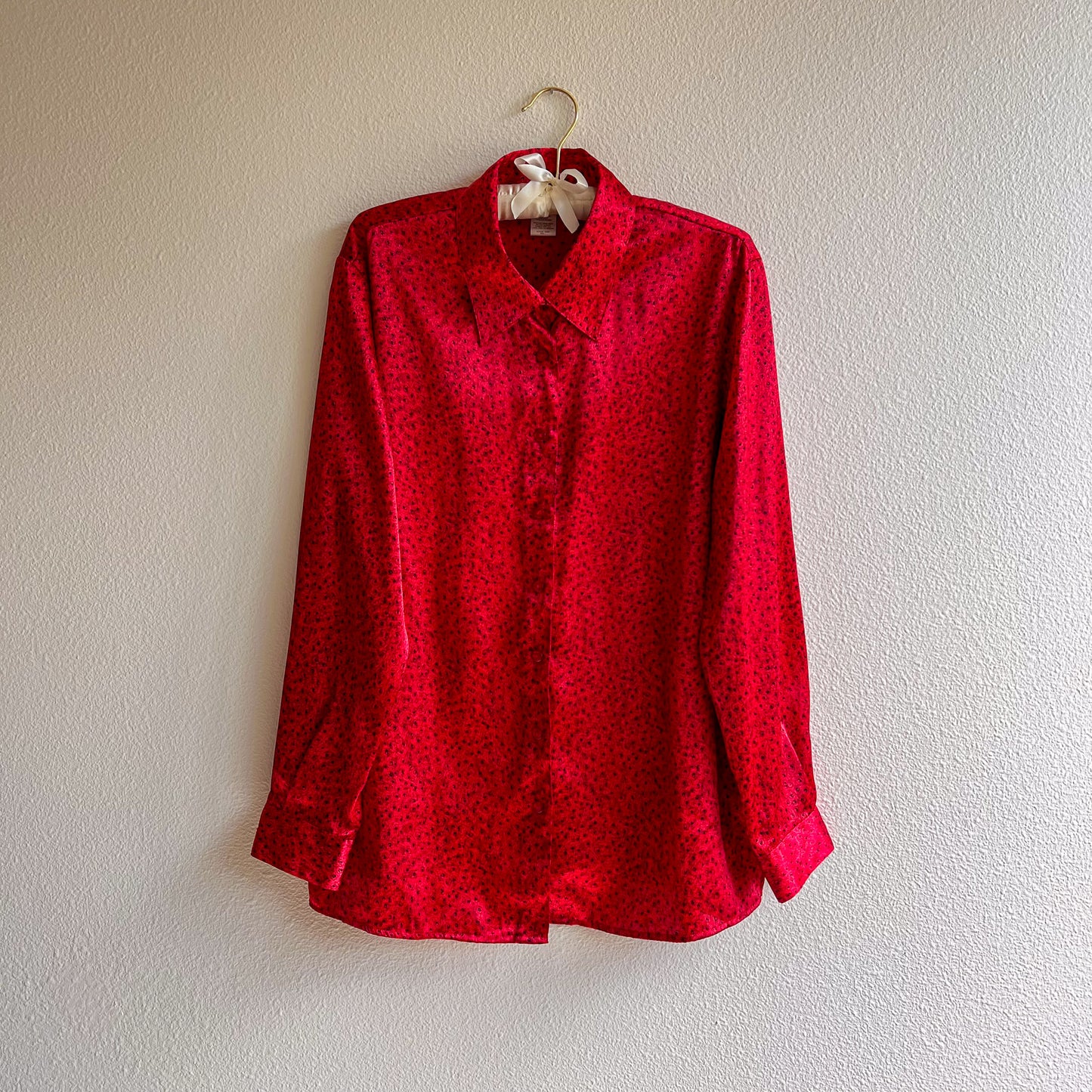 1990s Red Satin Blouse With Tiny Rosebud Print (L/XL)