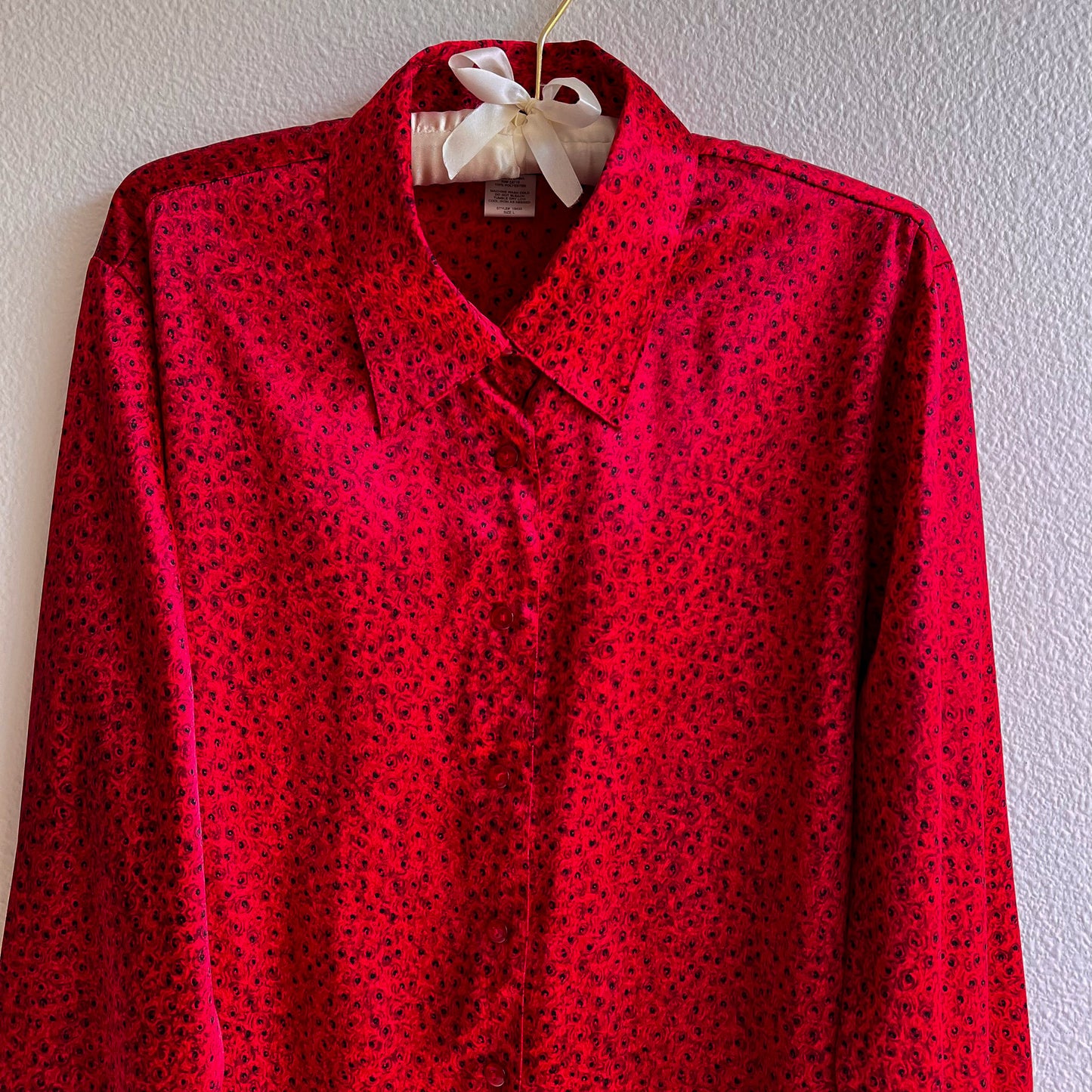 1990s Red Satin Blouse With Tiny Rosebud Print (L/XL)