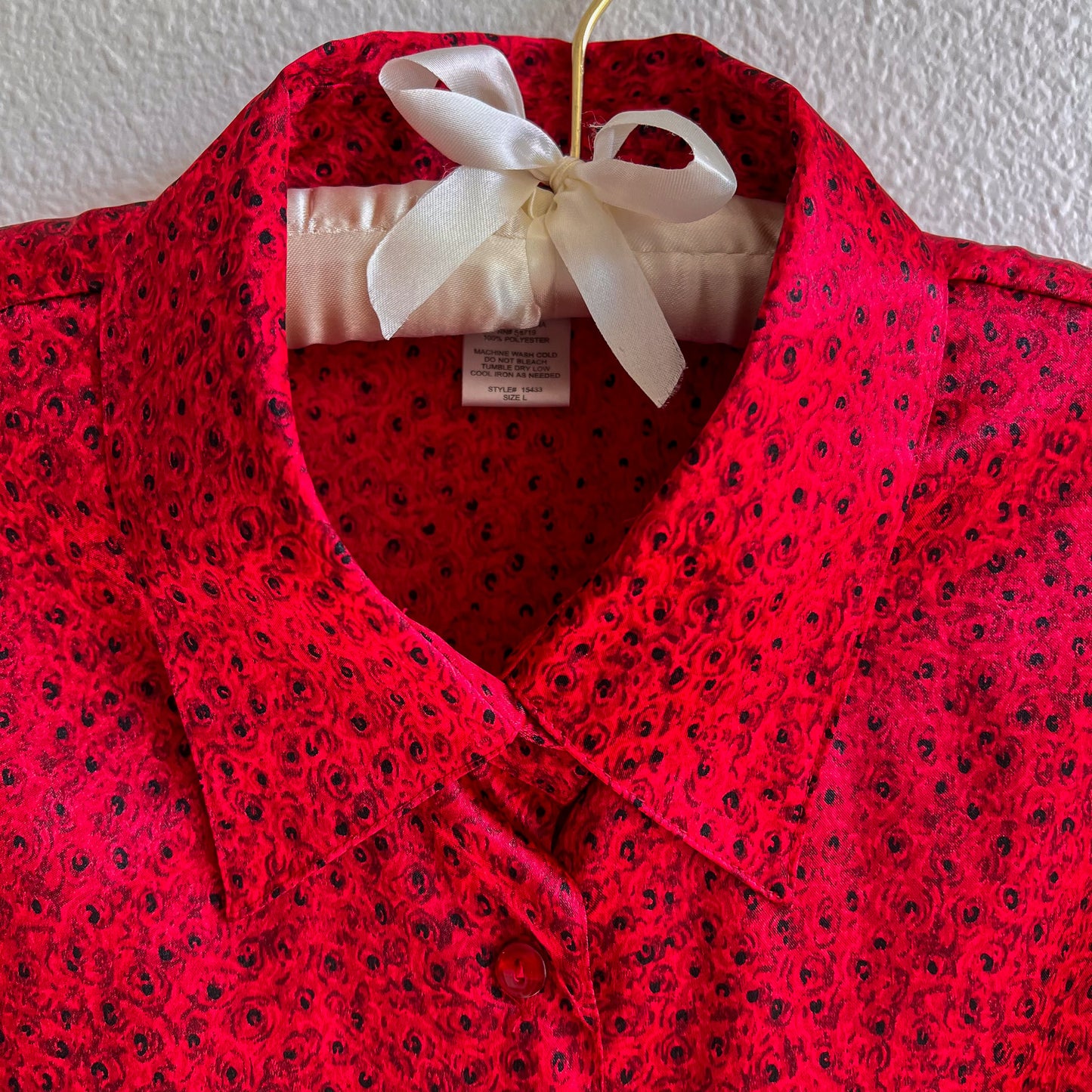 1990s Red Satin Blouse With Tiny Rosebud Print (L/XL)