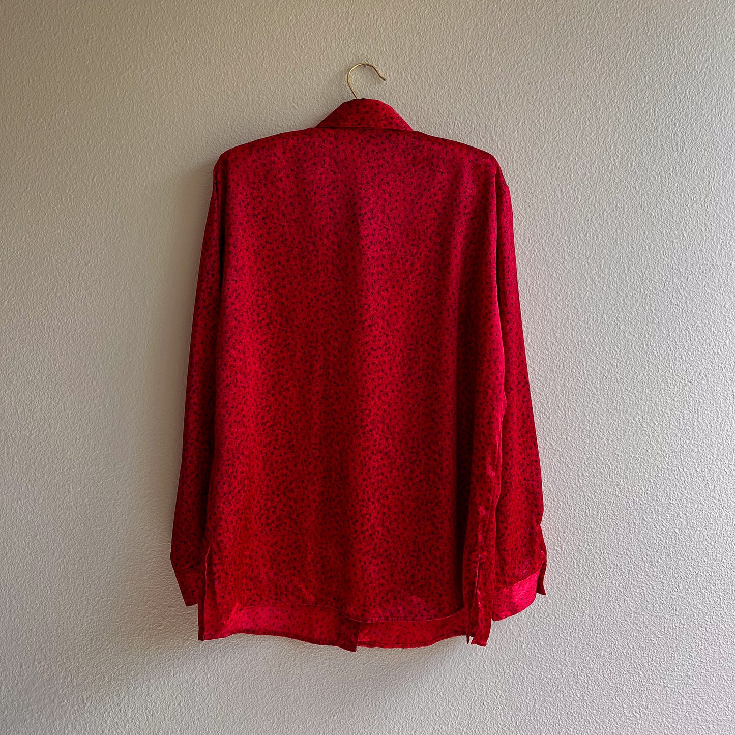 1990s Red Satin Blouse With Tiny Rosebud Print (L/XL)