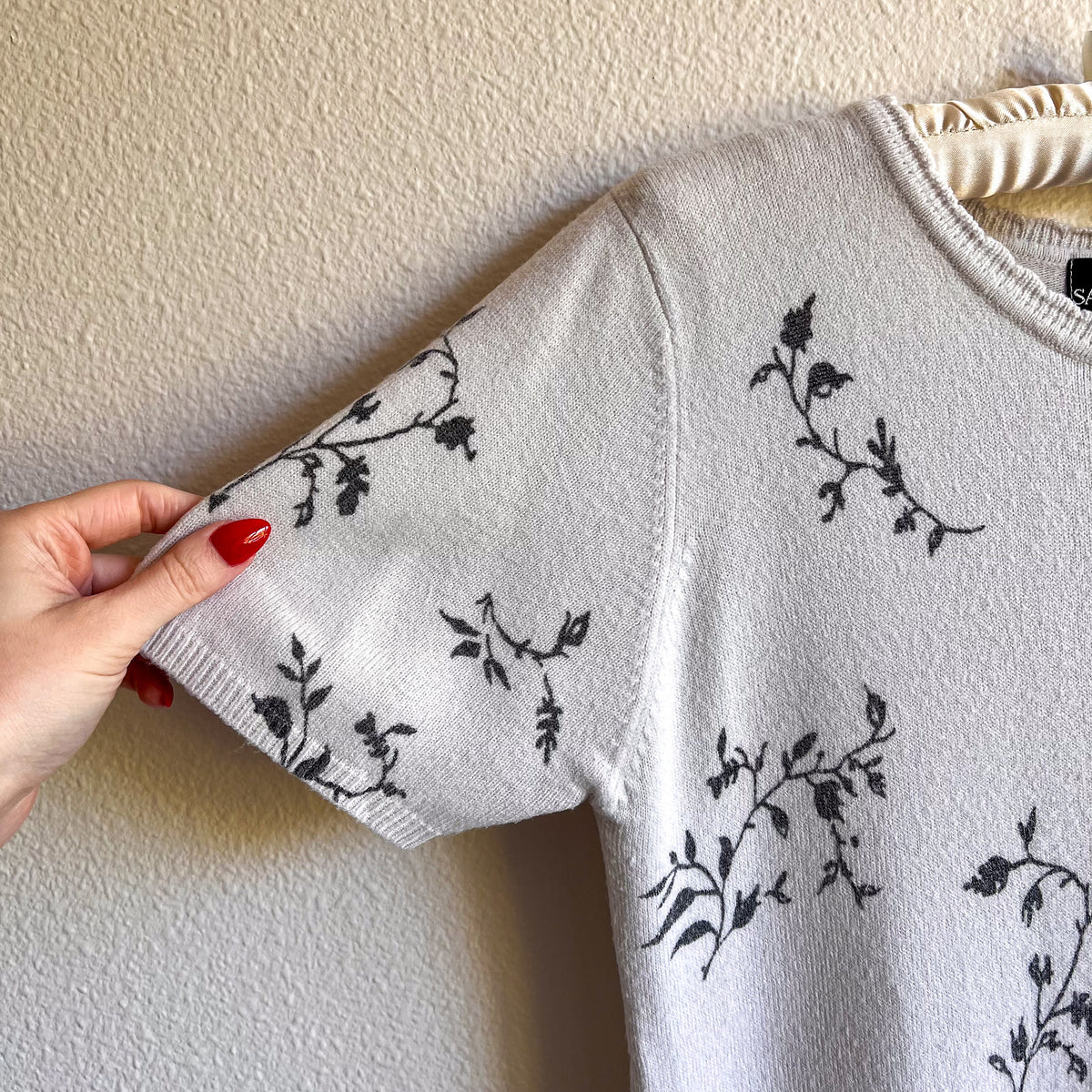 1990s White Short Sleeve Sweater With Gray Florals (S)