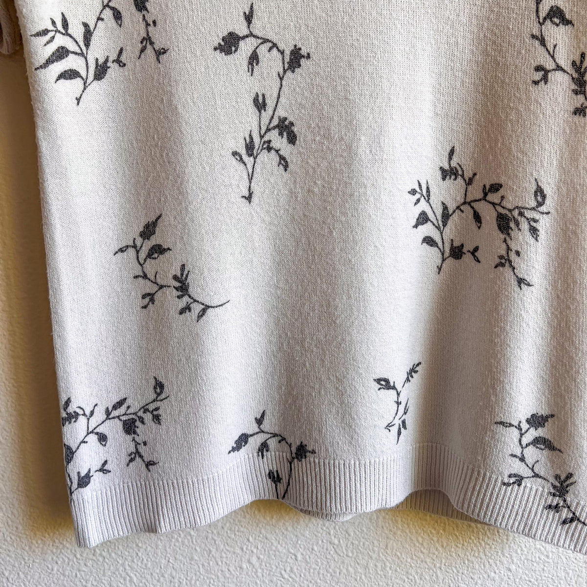 1990s White Short Sleeve Sweater With Gray Florals (S)