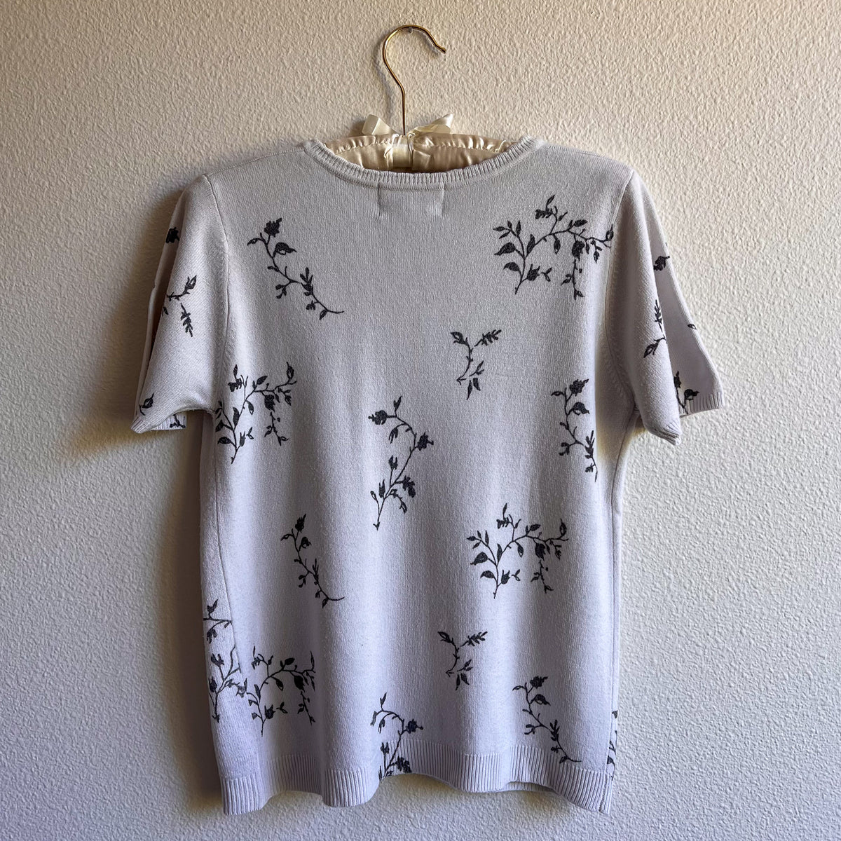1990s White Short Sleeve Sweater With Gray Florals (S)