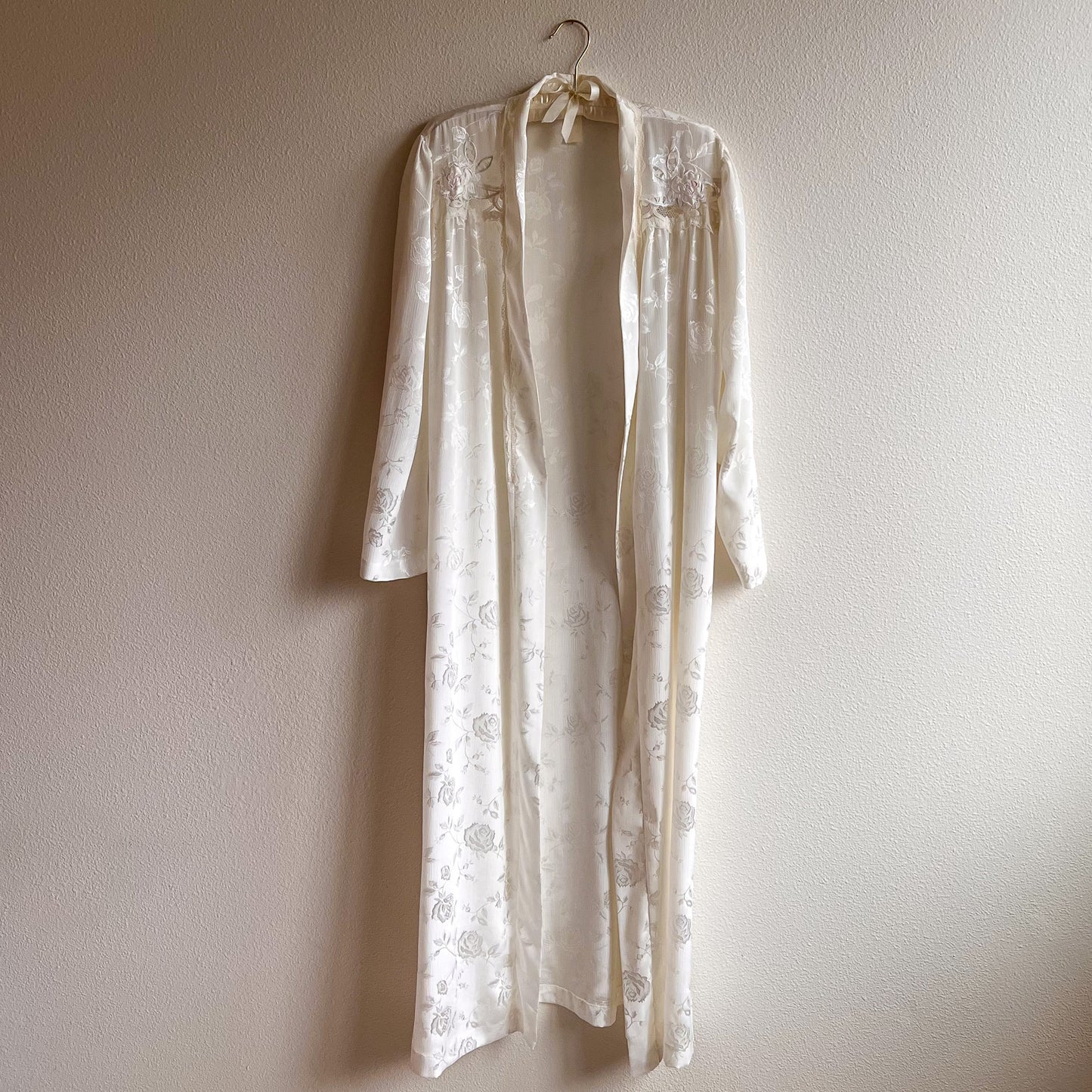 Romantic 1990s White Floral Pattern Robe (OSFM)