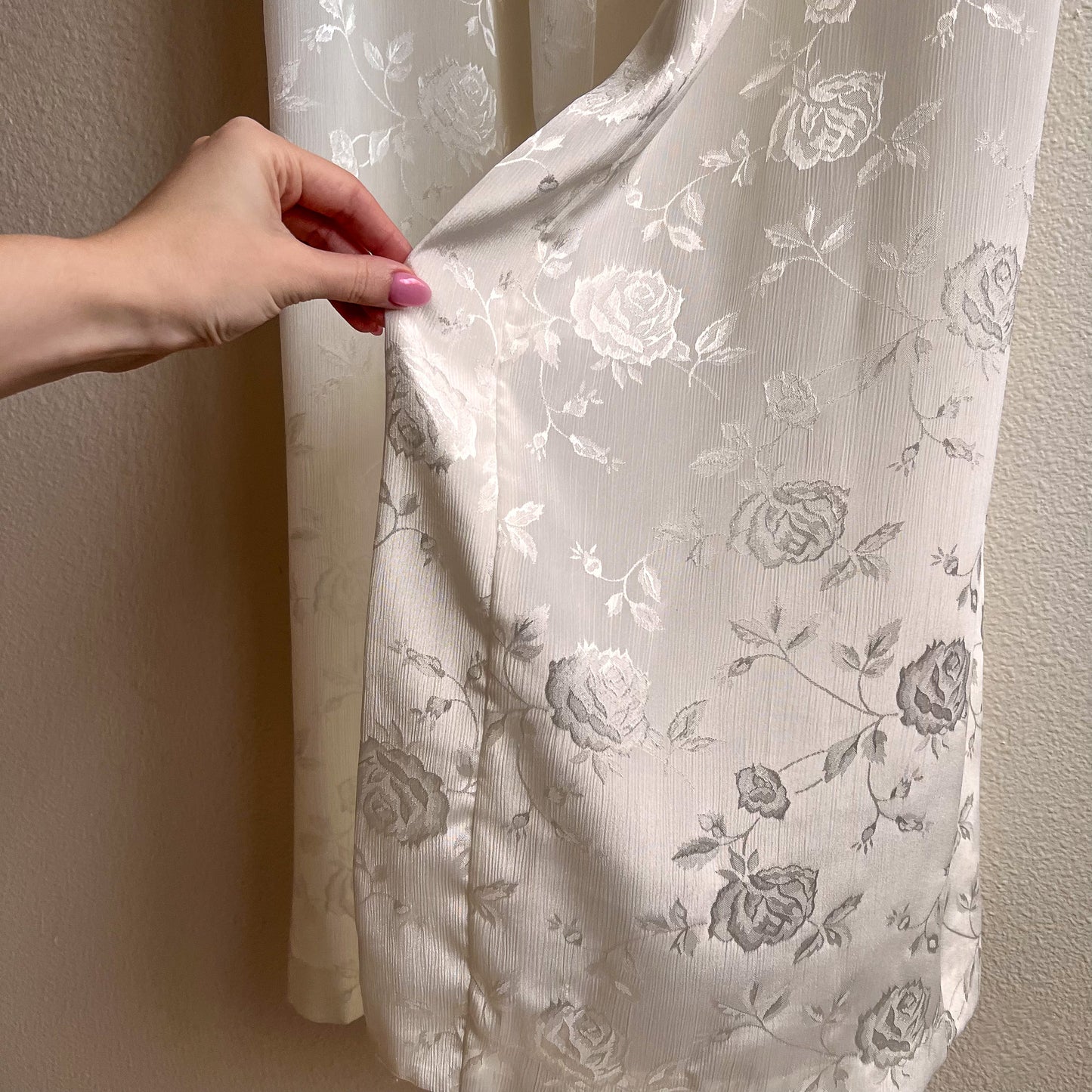 Romantic 1990s White Floral Pattern Robe (OSFM)