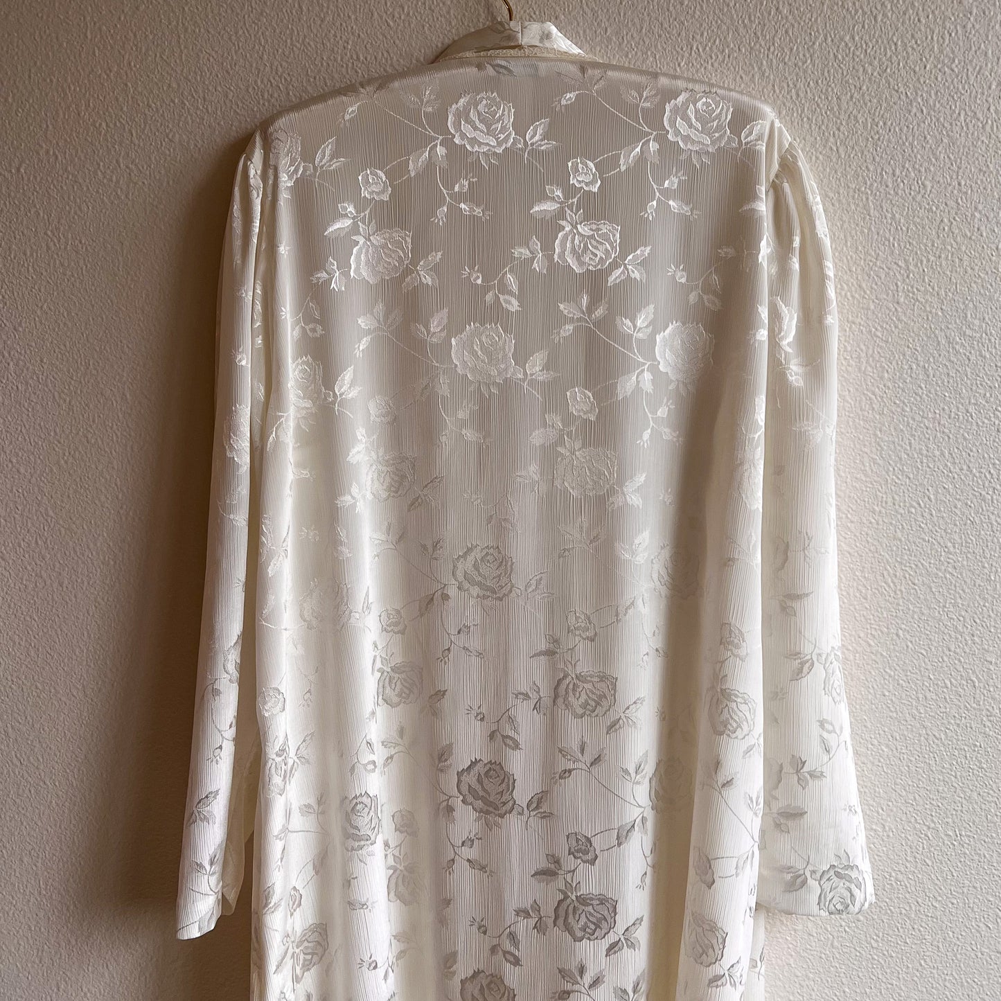 Romantic 1990s White Floral Pattern Robe (OSFM)