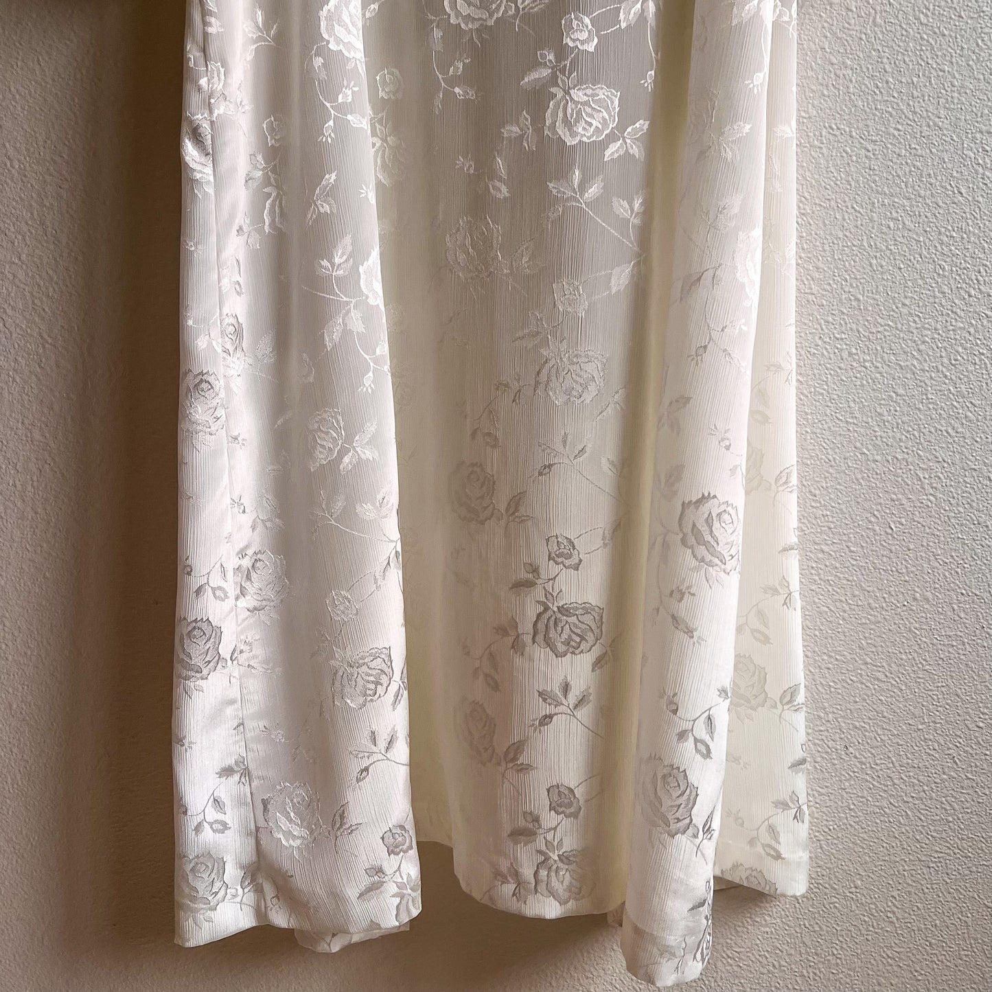 Romantic 1990s White Floral Pattern Robe (OSFM)