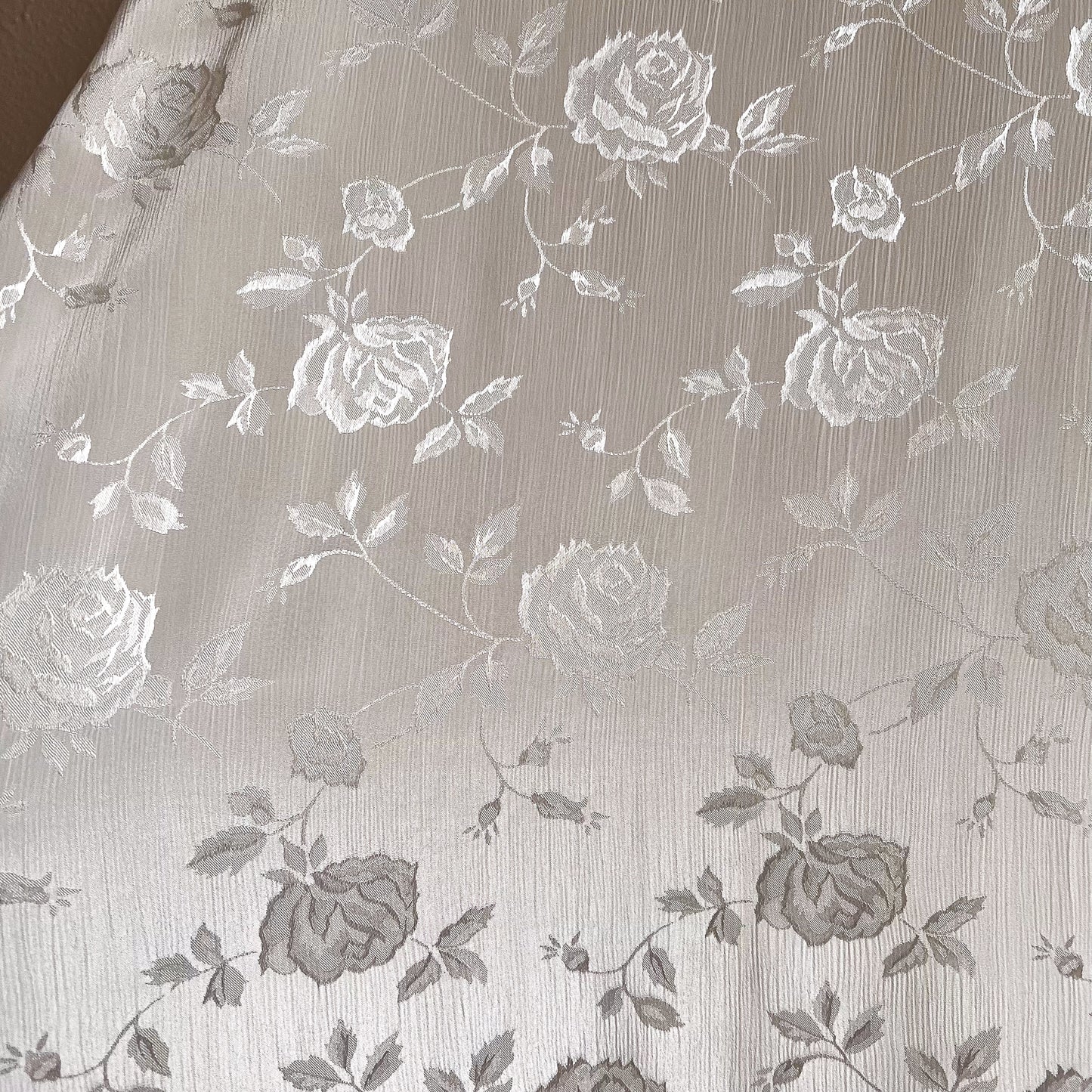 Romantic 1990s White Floral Pattern Robe (OSFM)