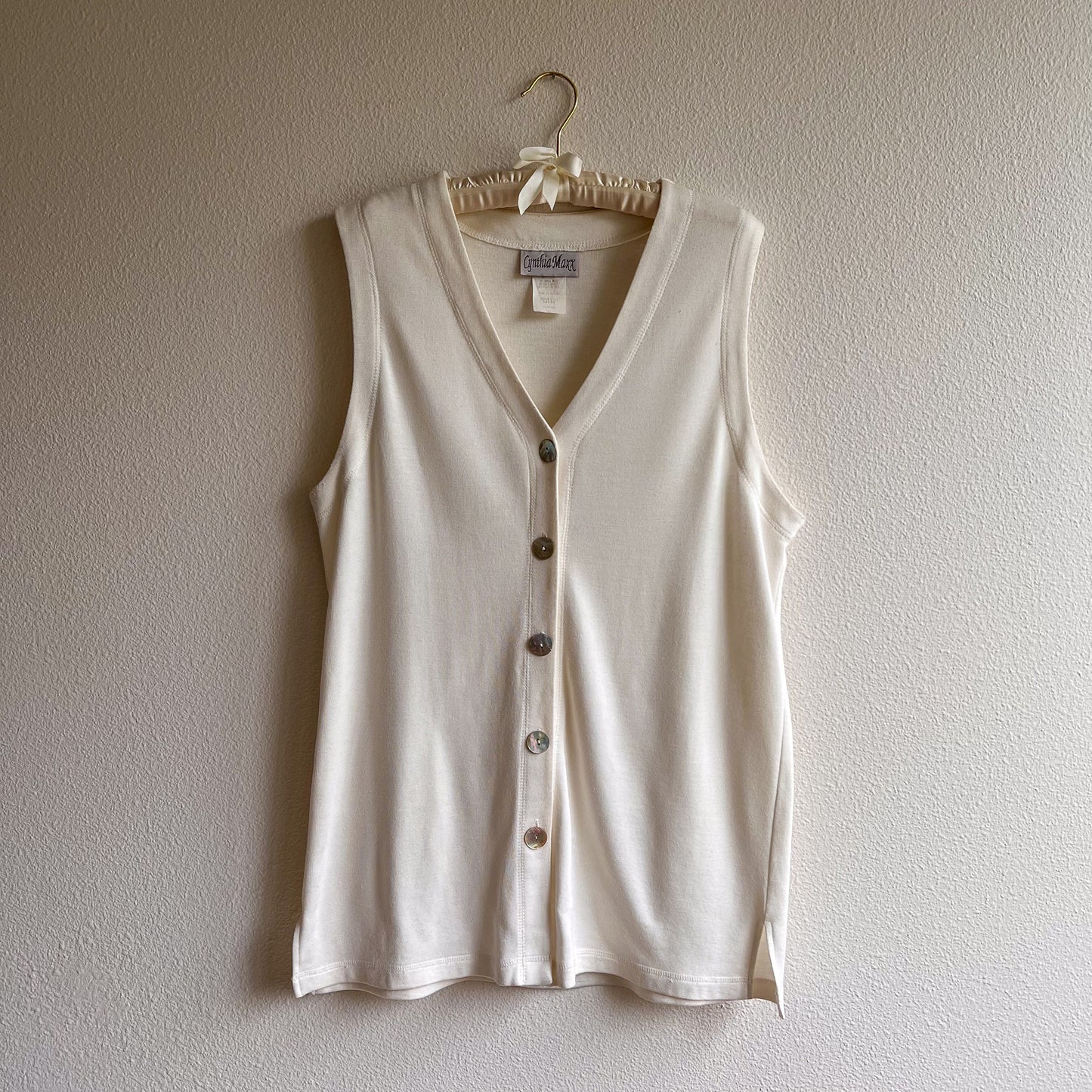1990s White Sleeveless Cardigan With Abalone Buttons (L/XL)