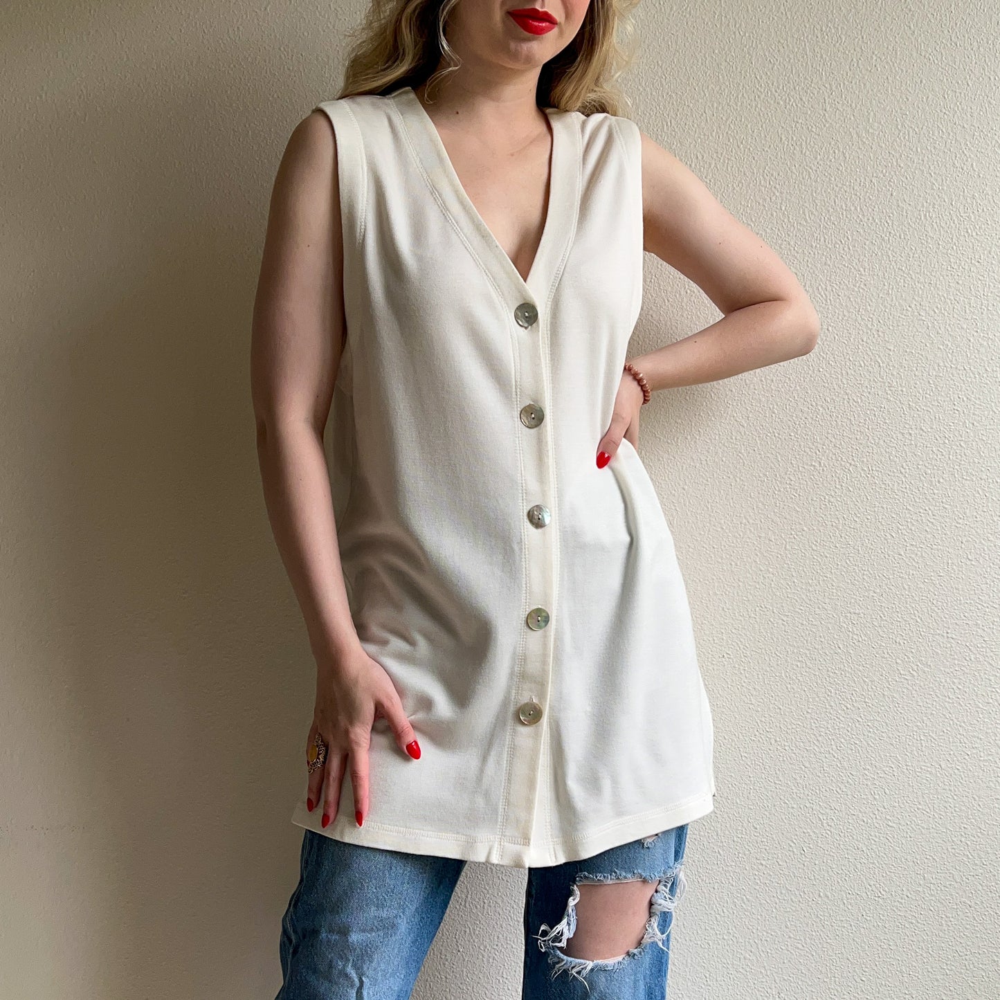 1990s White Sleeveless Cardigan With Abalone Buttons (L/XL)