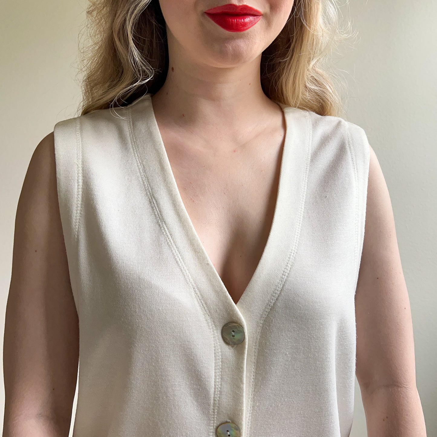 1990s White Sleeveless Cardigan With Abalone Buttons (L/XL)