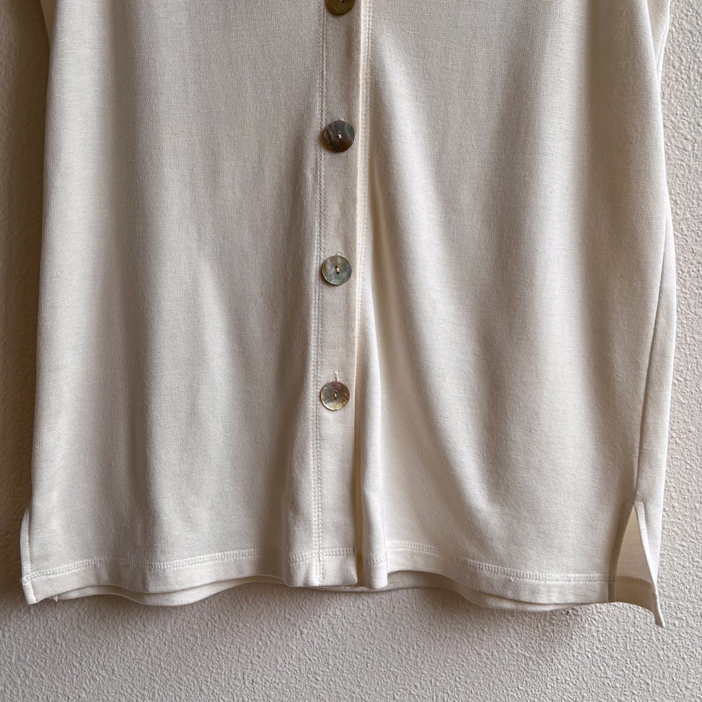 1990s White Sleeveless Cardigan With Abalone Buttons (L/XL)