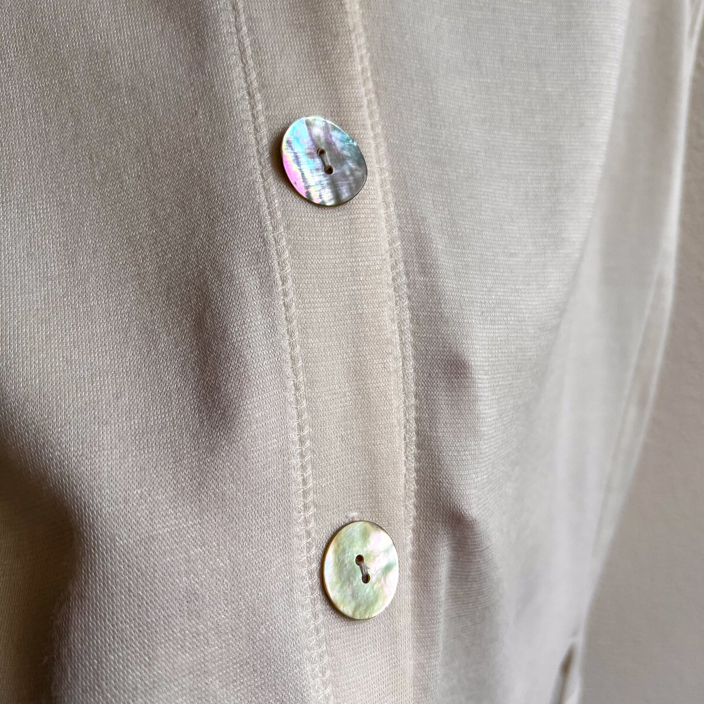 1990s White Sleeveless Cardigan With Abalone Buttons (L/XL)