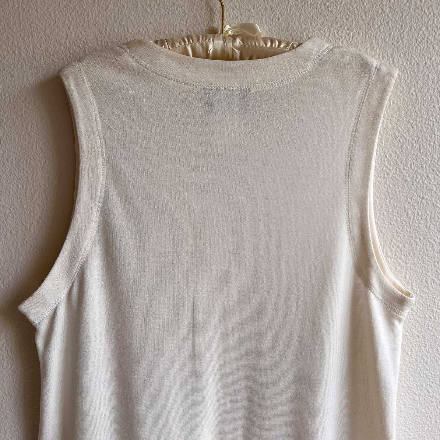 1990s White Sleeveless Cardigan With Abalone Buttons (L/XL)