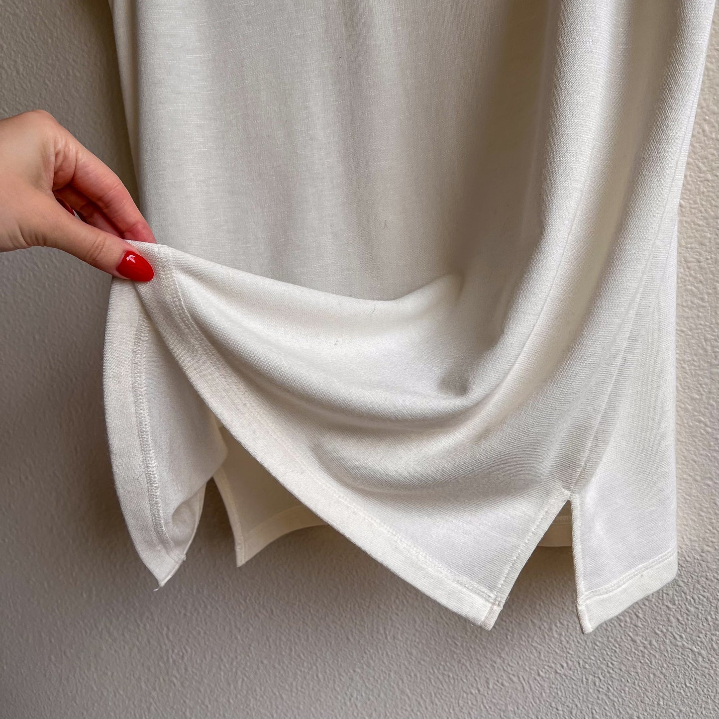 1990s White Sleeveless Cardigan With Abalone Buttons (L/XL)