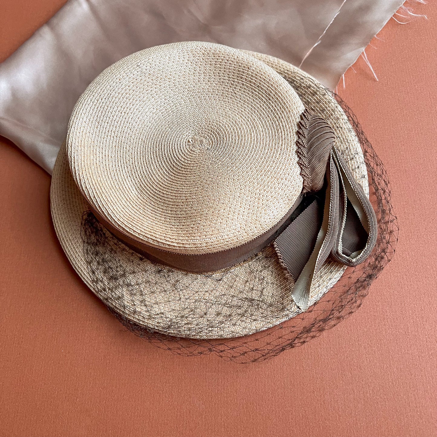 1940s Straw Hat With Brown Netting