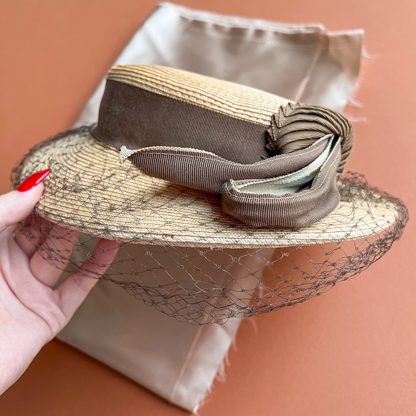 1940s Straw Hat With Brown Netting