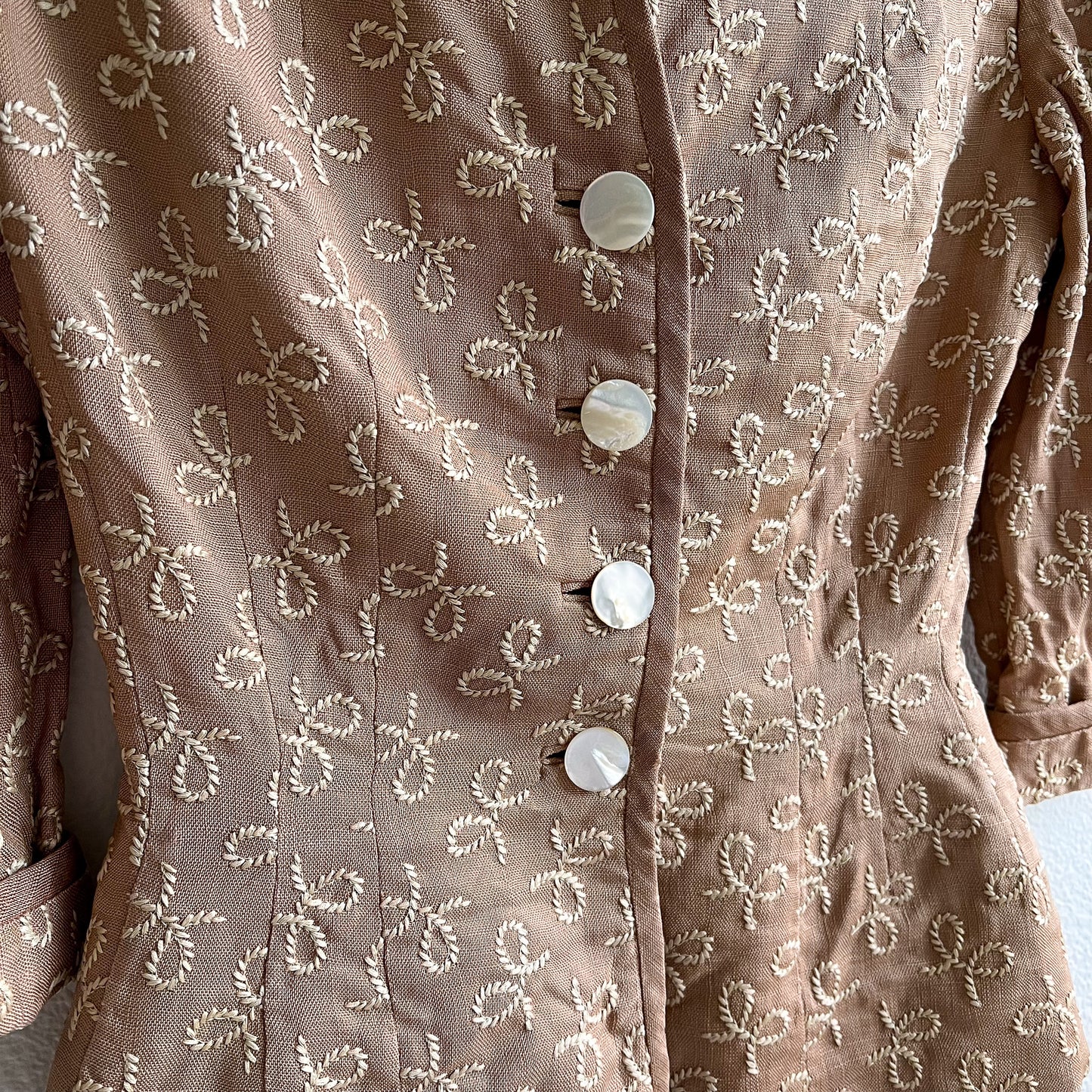 1940s Bullocks Wilshire Taupe Linen Buttoned Jacket (XS)