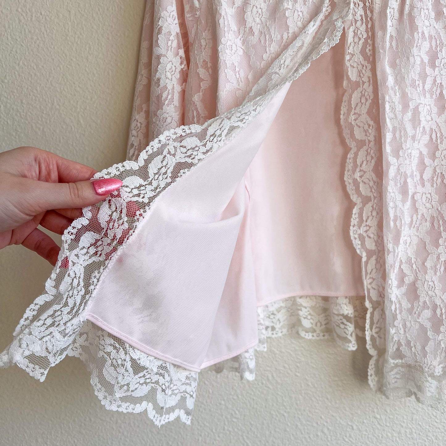 Cute 1960s Pale Pink Bed Jacket With White Lace (M/L)