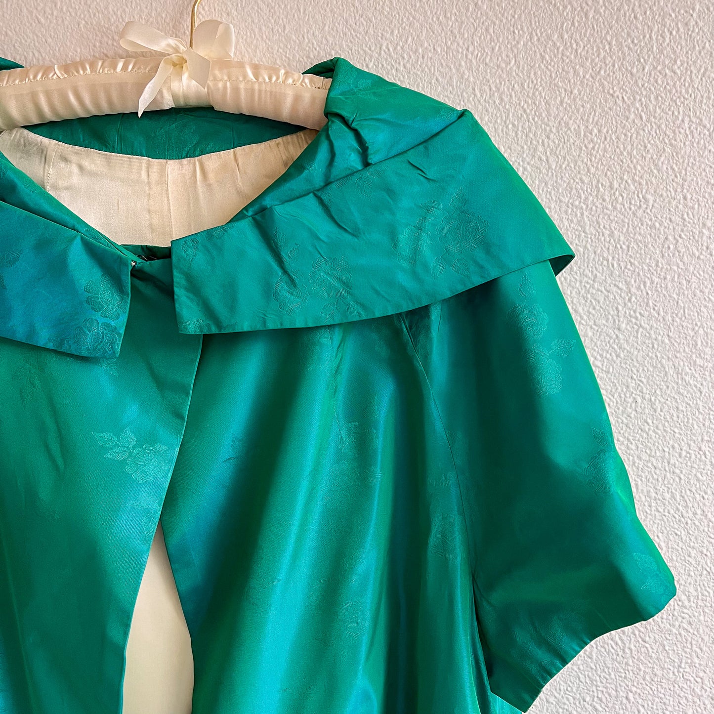 Gorgeous 1950s Blue-Green Satin Coat With White Silk Lining (OSFM)