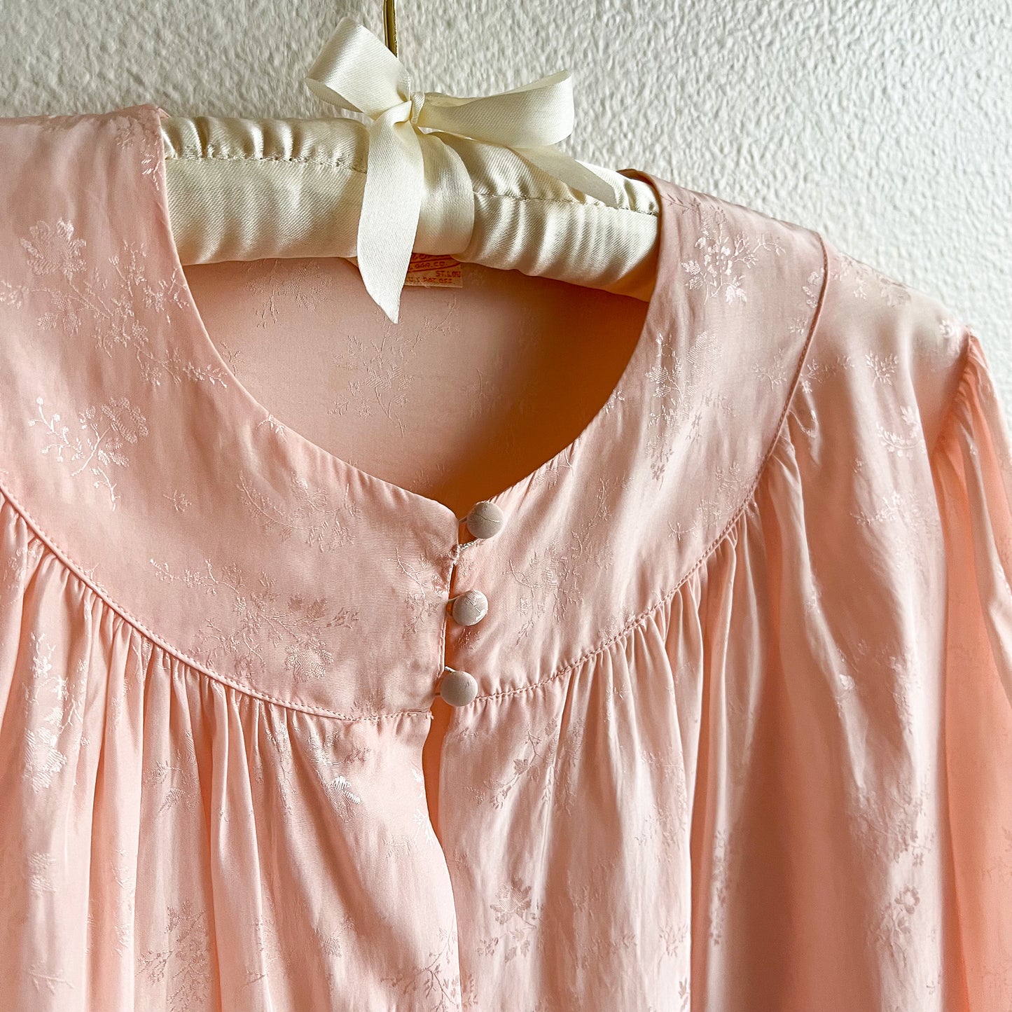 1940s Pale Pink Silk Jacquard Bed Jacket (M/L)
