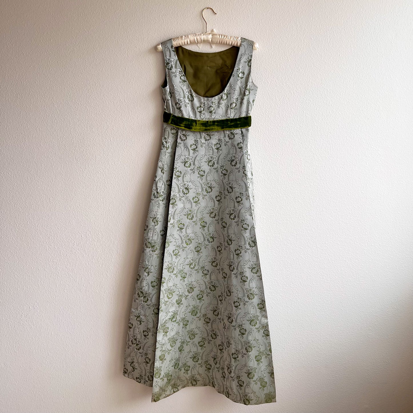 Gorgeous 1960s Green Floral Gown With Velvet Trim (S)