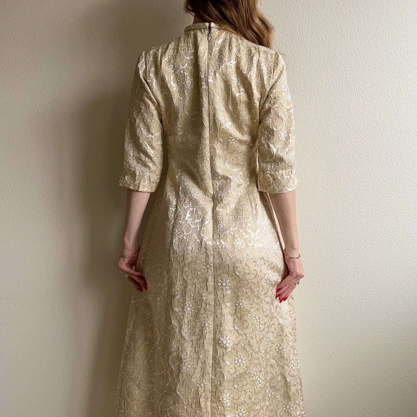 1960s White and Gold Floral Trapeze Dress (M)